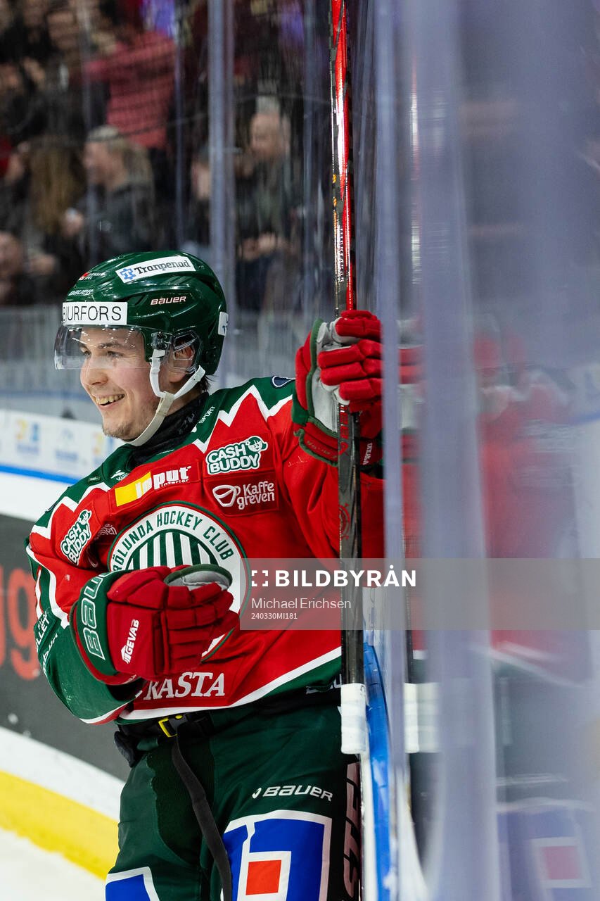 Frölundas Jere Innala jublar