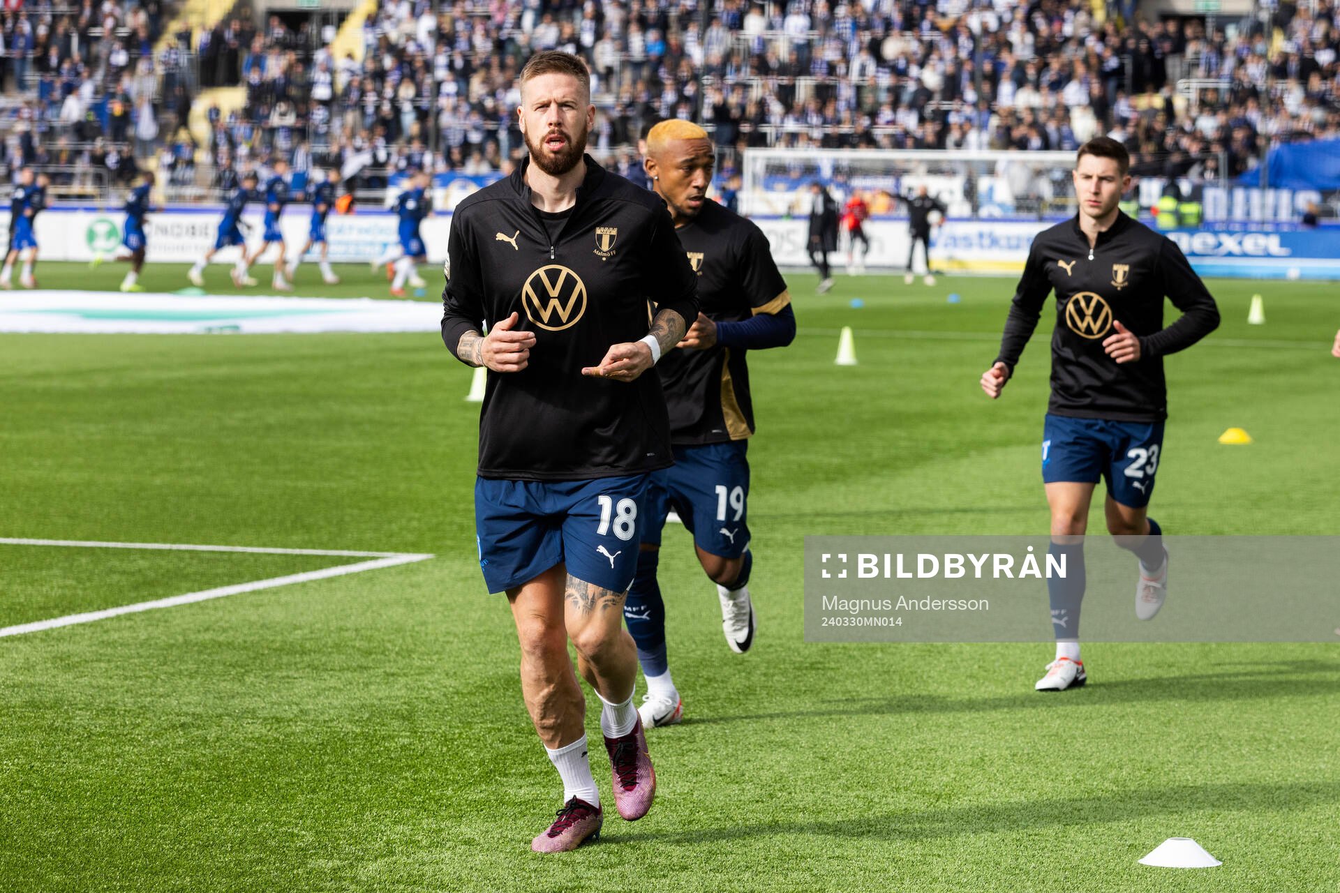 Malmö FFs Pontus Jansson på uppvärmningen