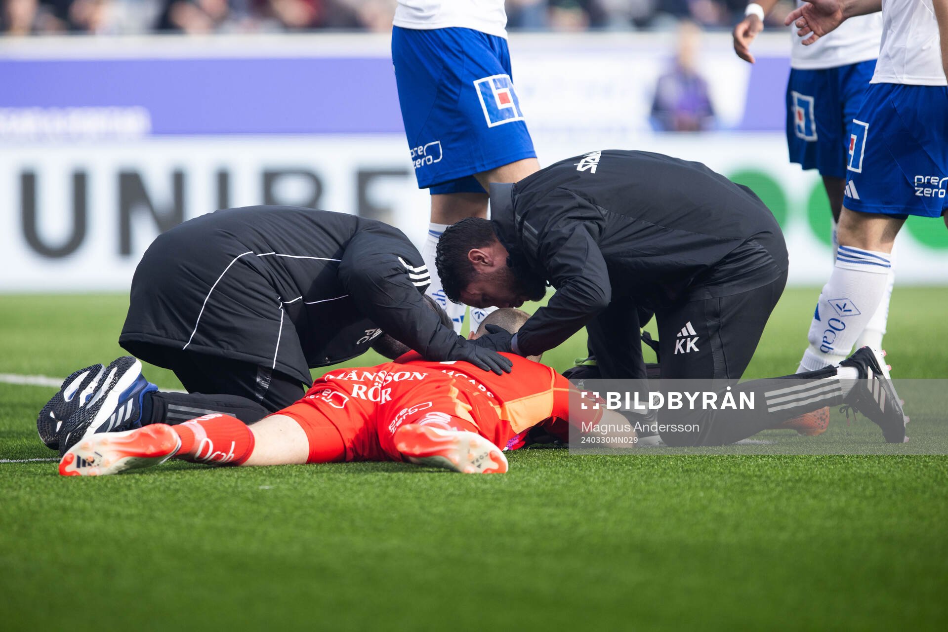 IFK Norrköpings målvakt Oscar Jansson har ont