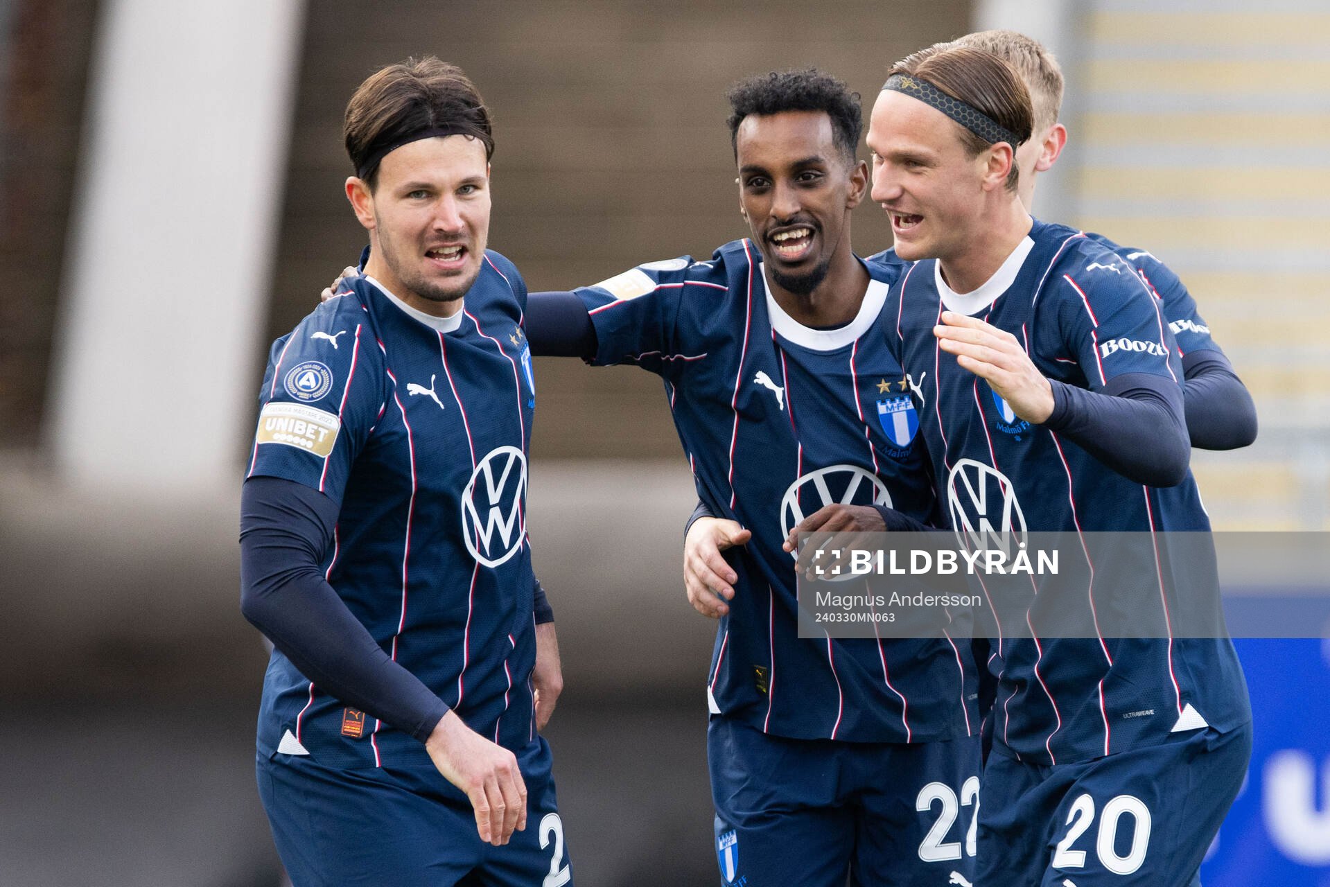 Malmö FFs Stefano Vecchia jublar med Taha Ali och Erik