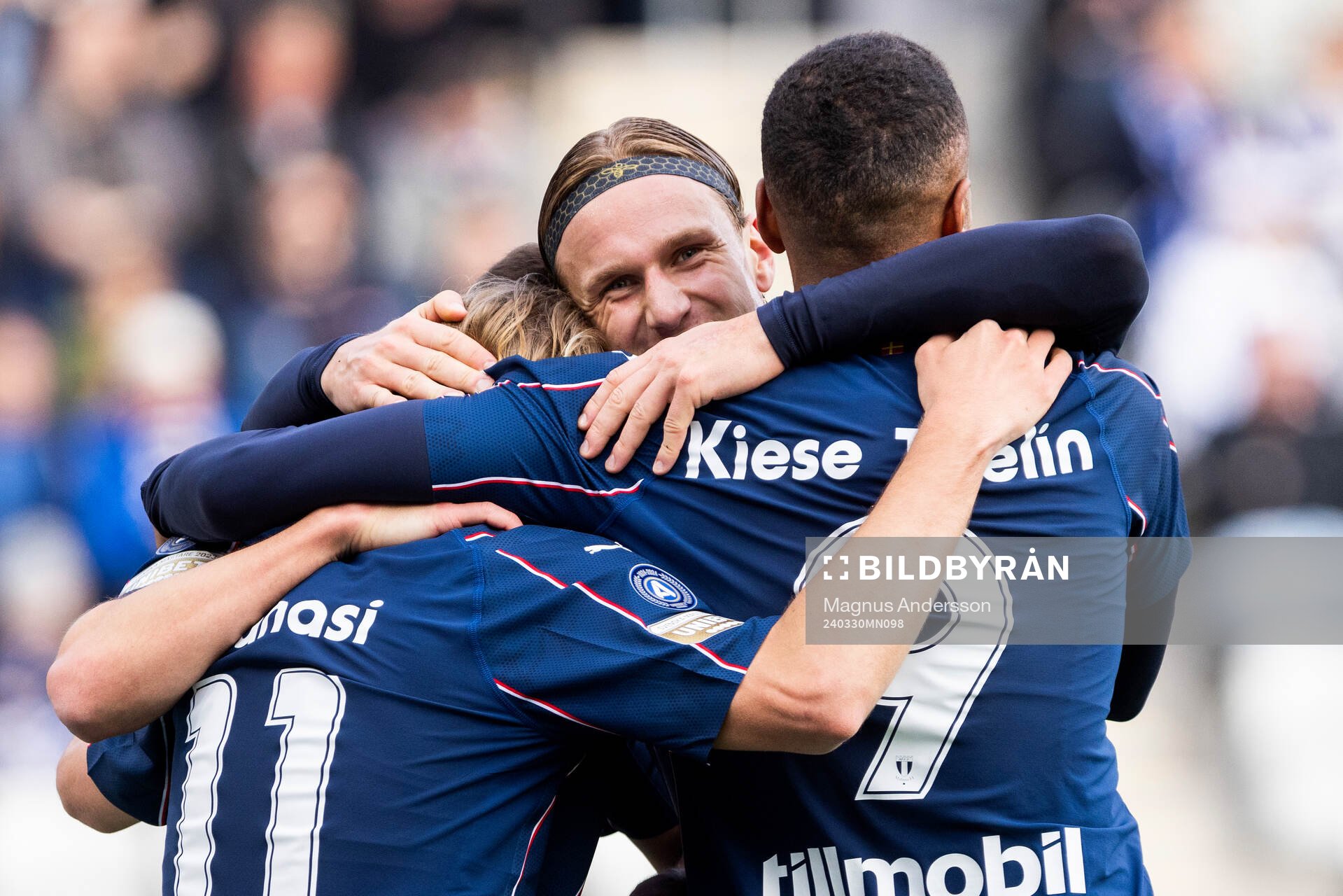Malmö FFs Erik Botheim jublar med Sebastian Nanasi och