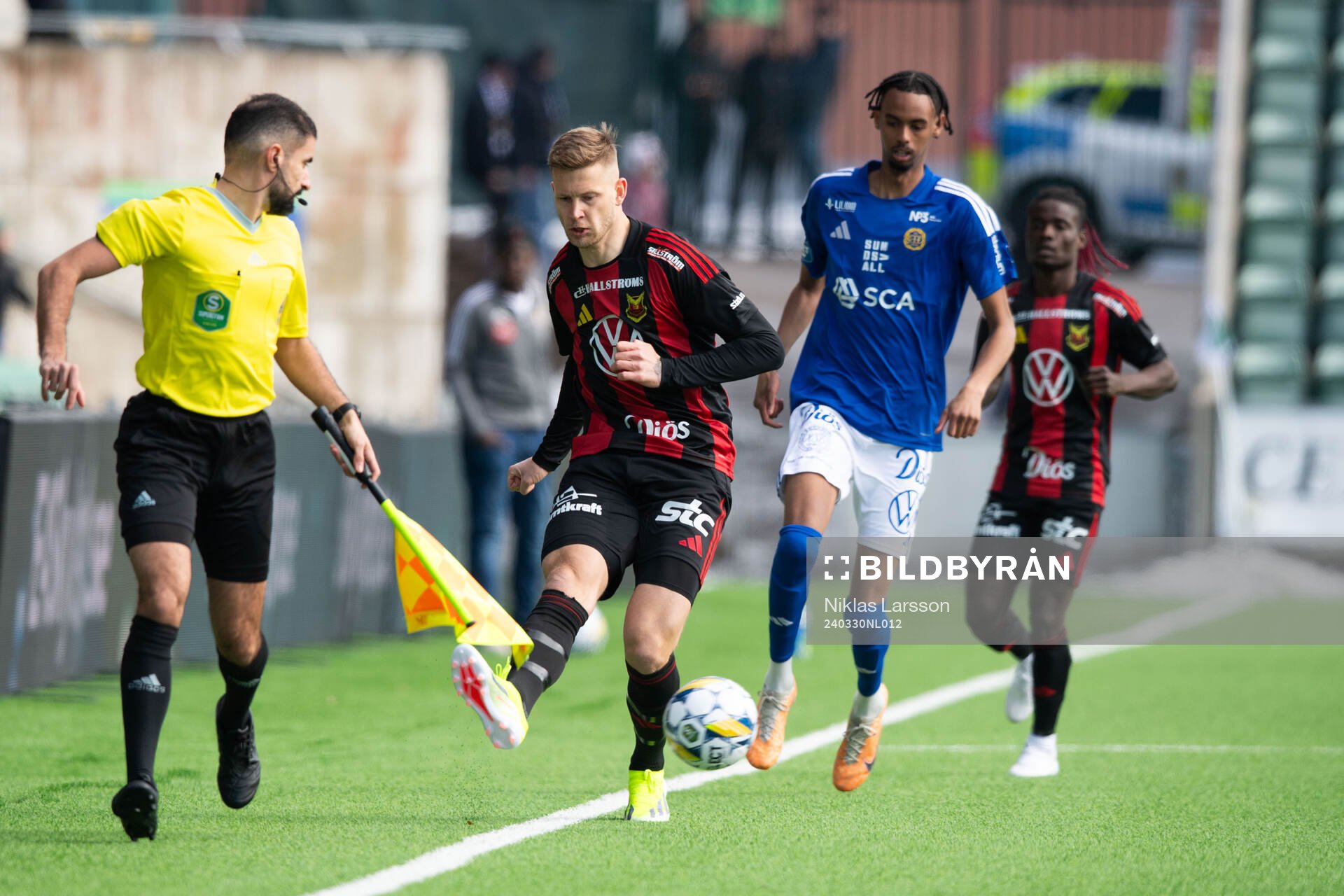 Östersunds Kevin Jablinski och GIF Sundsvalls Yaqub Finey