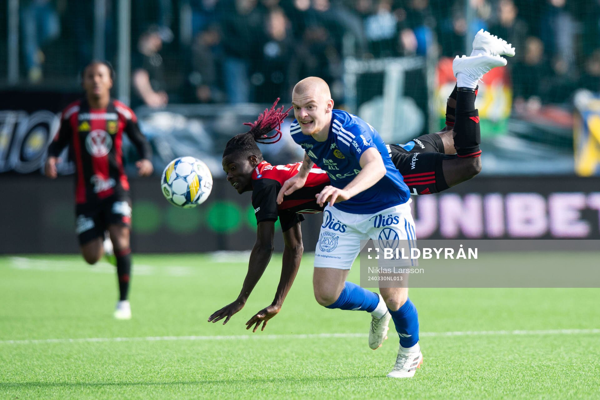 Östersunds Yannick Armel Assiedou Adjoumani och GIF