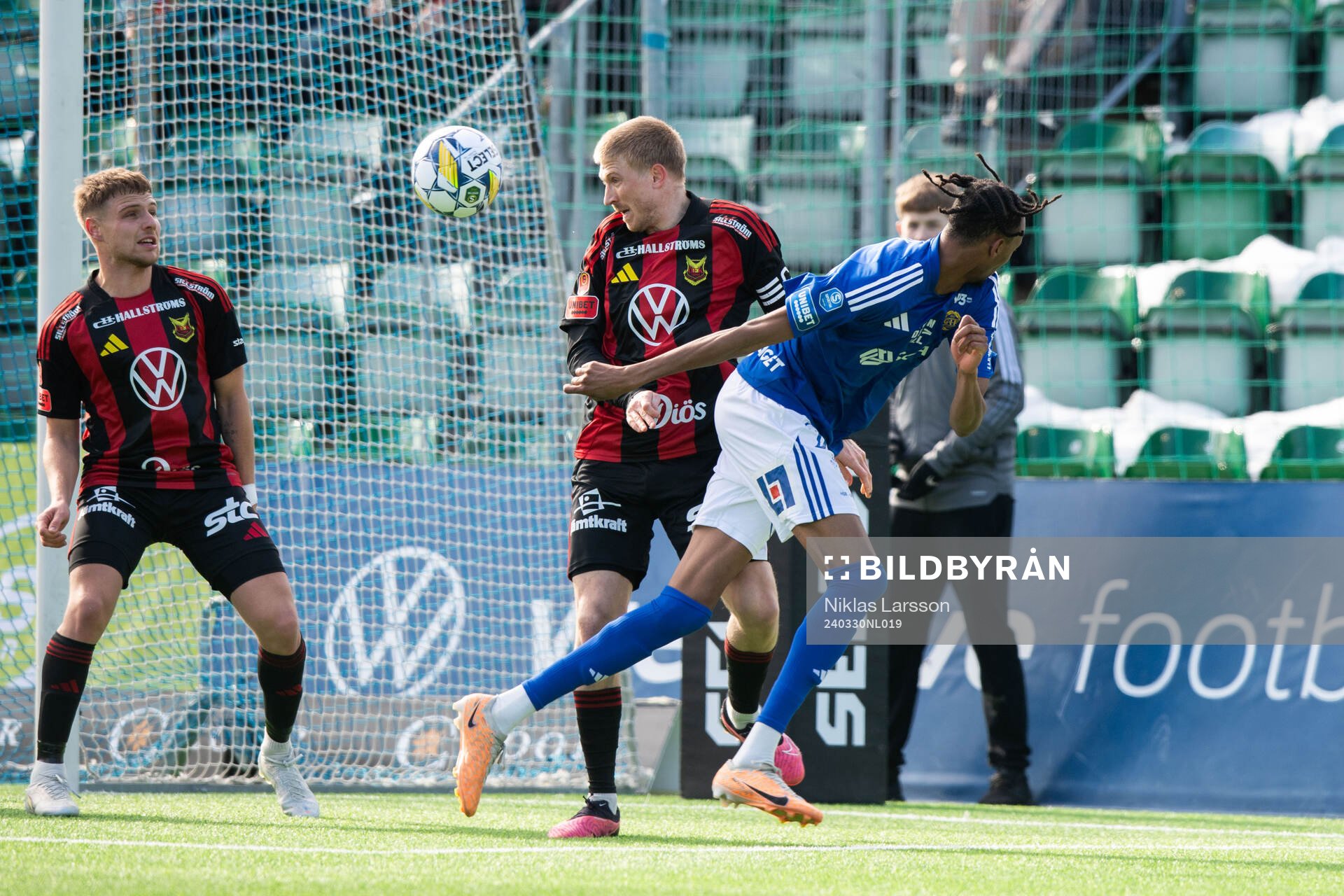 Östersunds Simon Kroon och GIF Sundsvalls Yaqub Finey