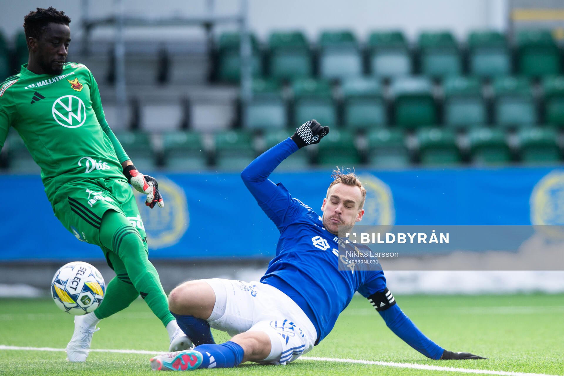Östersunds Arnold Otieno och GIF Sundsvalls Pontus Engblom