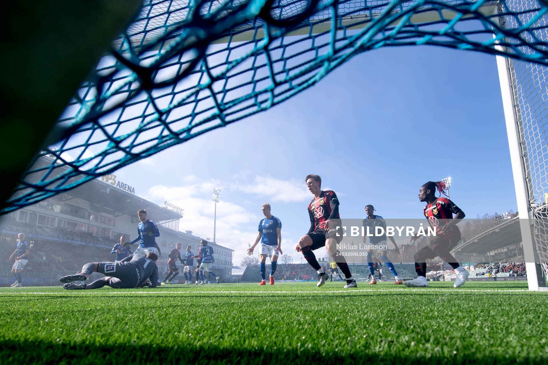 Östersunds Yannick Armel Assiedou Adjoumani oroar framför