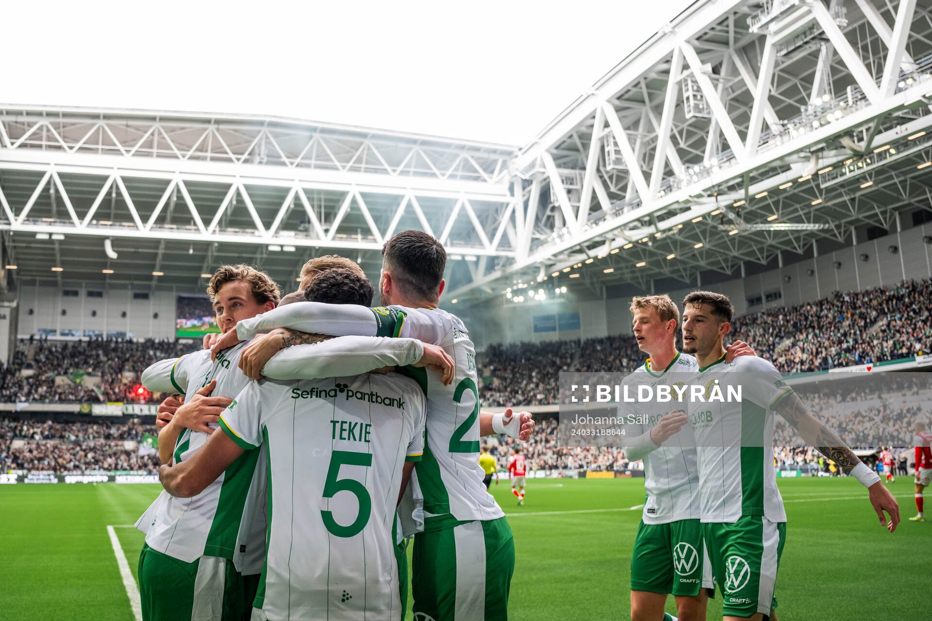 Hammarbys spelare jublar