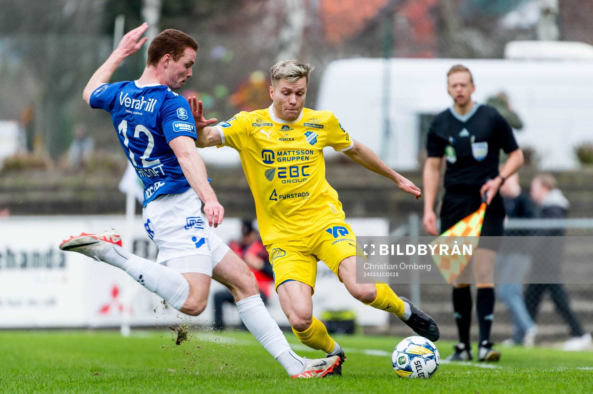 Trelleborgs Zander Hyltoft och IK Oddevolds Anton Snibb under fotbollsmatchen i Superettan mellan Trelleborg och IK Oddevold den 31 mars 2024 i Trelleborg.