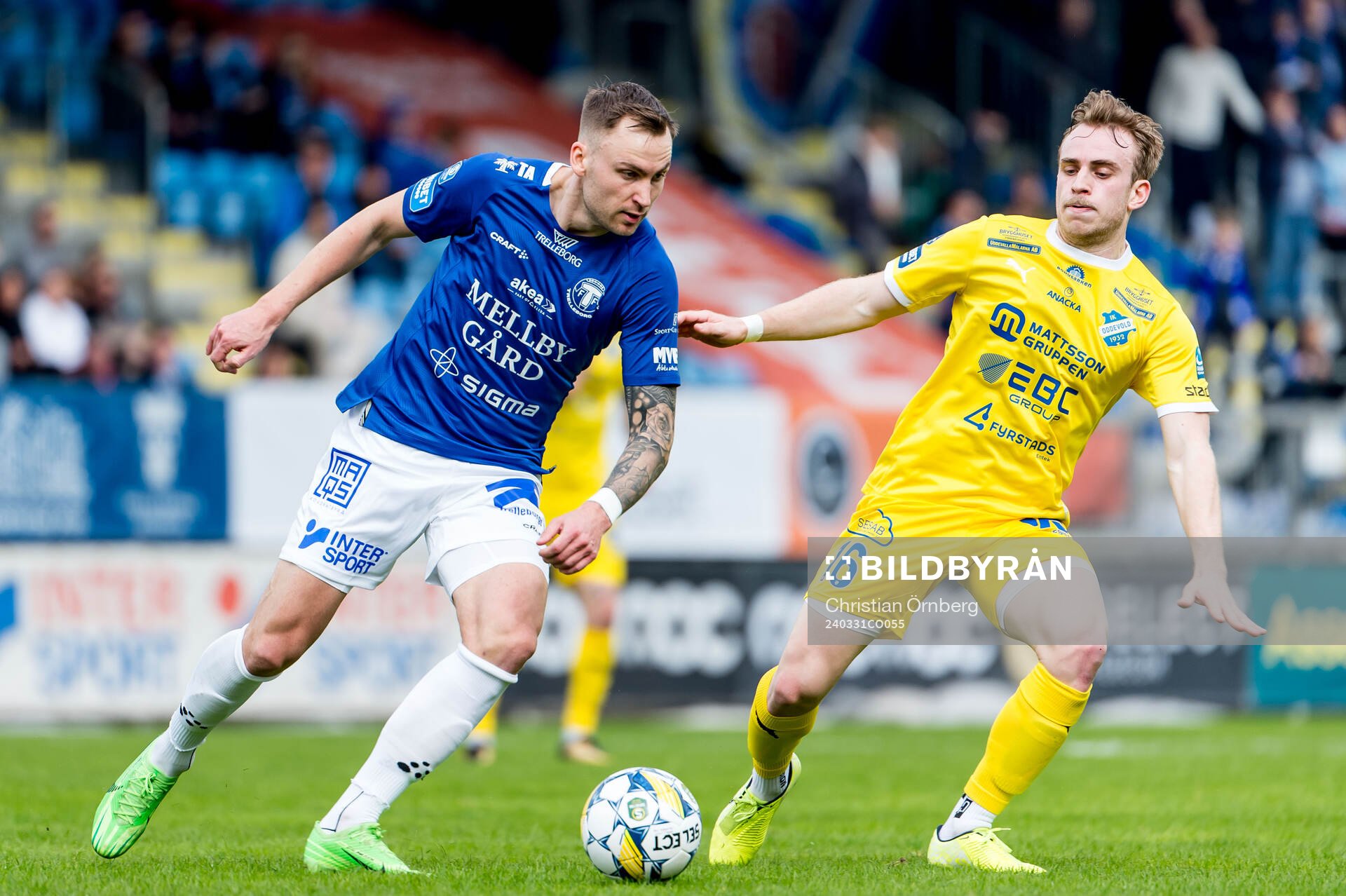 Trelleborgs Filip Bohman och IK Oddevolds Noa Bernhardtz under fotbollsmatchen i Superettan mellan Trelleborg och IK Oddevold den 31 mars 2024 i Trelleborg.