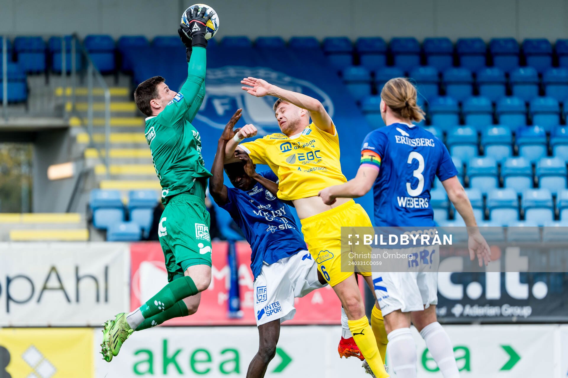 Trelleborgs målvakt Andreas Larsen och IK Oddevolds Axel