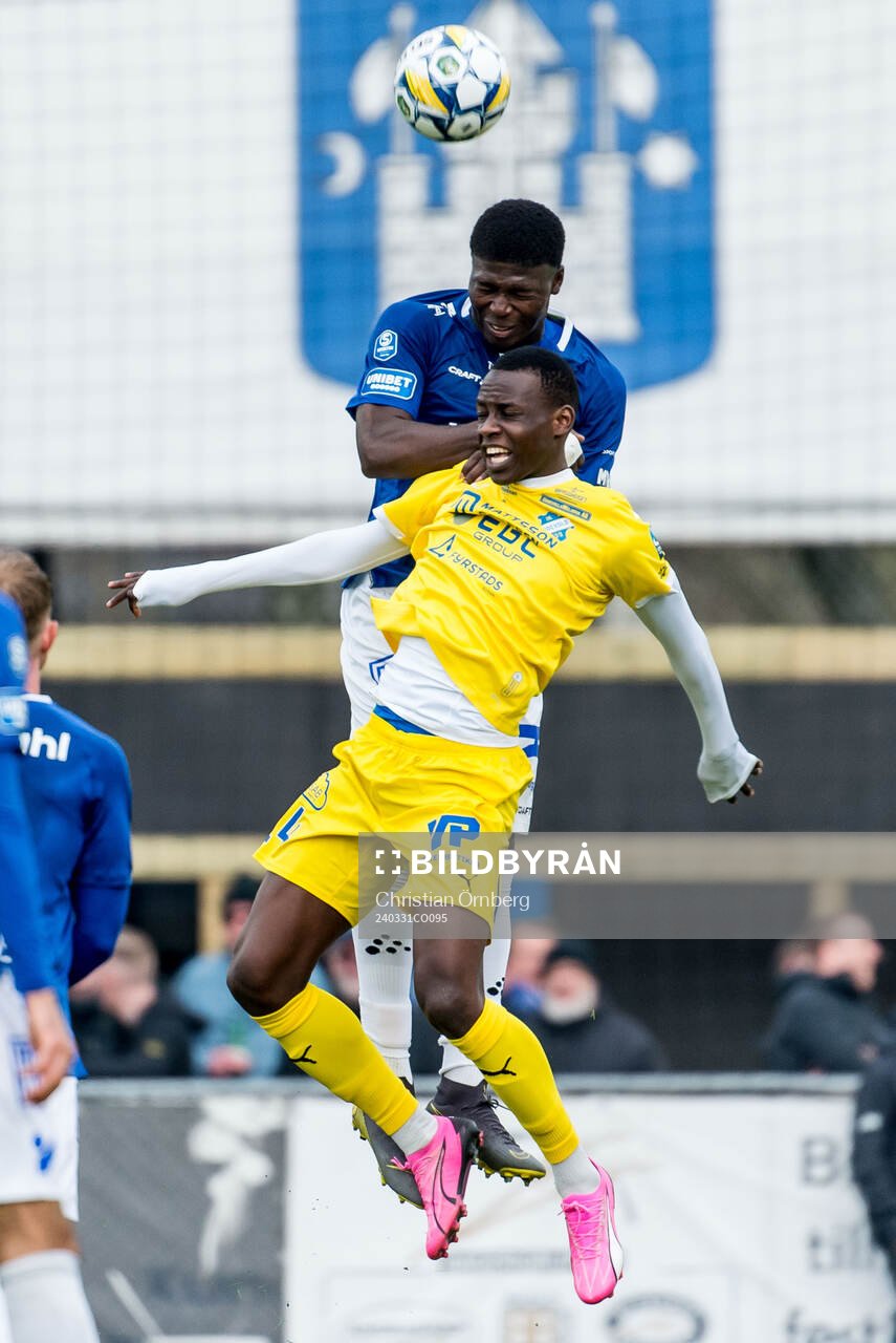 IK Oddevolds John Paul Dembe och Trelleborgs Abel Ogwuche under fotbollsmatchen i Superettan mellan Trelleborg och IK Oddevold den 31 mars 2024 i Trelleborg.