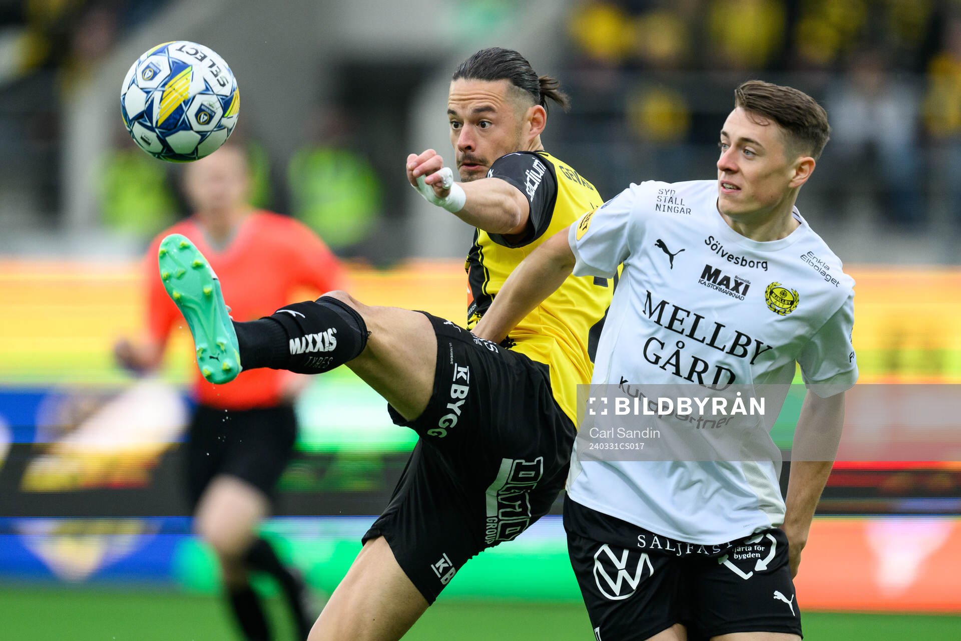 Häckens Amor Layouni och Mjällbys Elliot Stroud