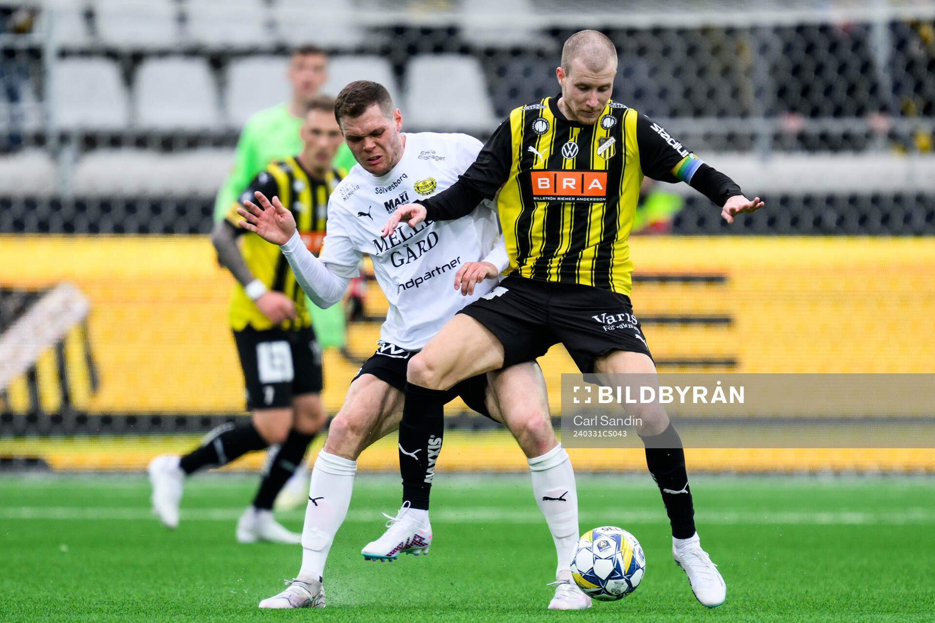 Mjällbys Jacob Bergström och Häckens Simon Gustafson