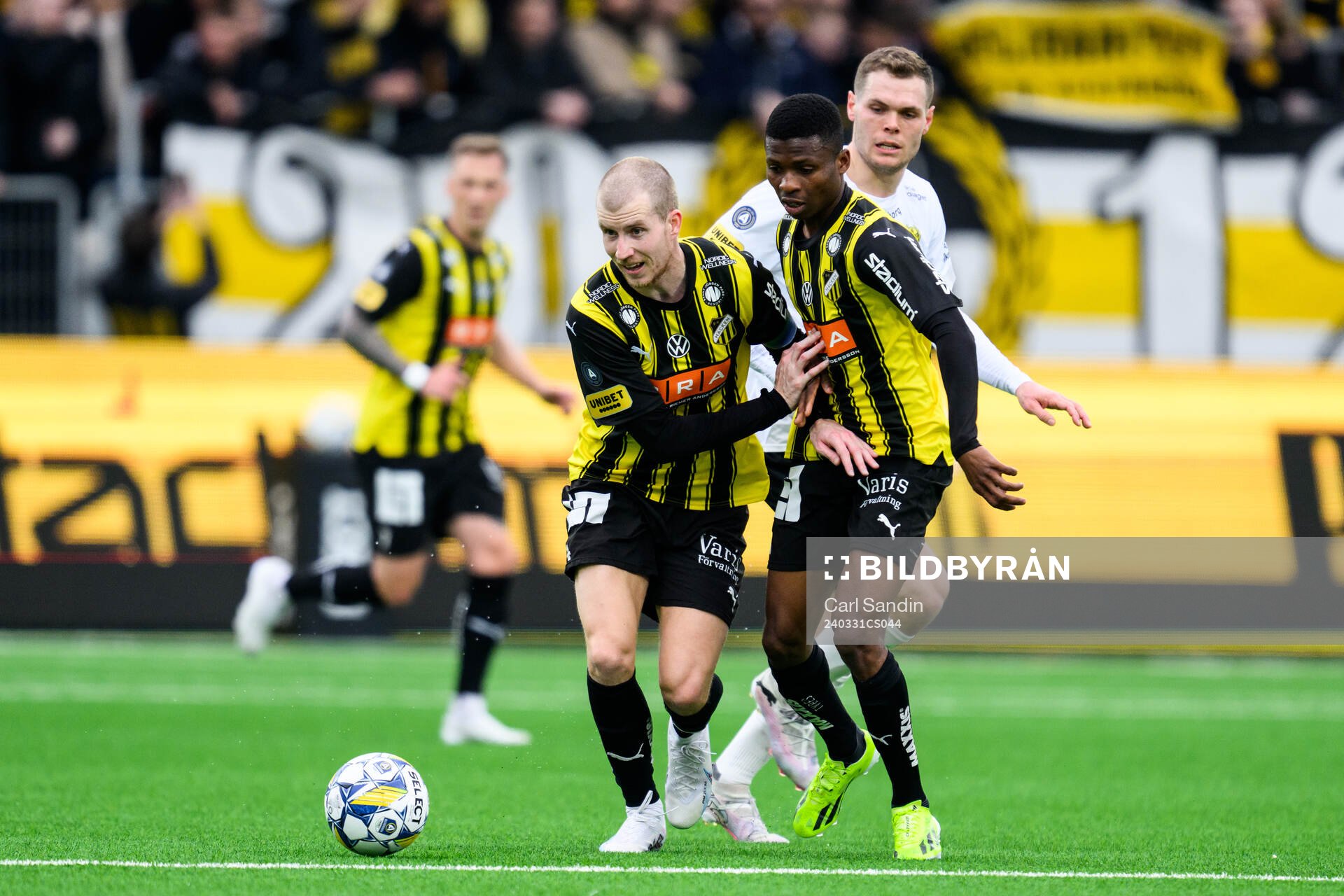 Häckens Simon Gustafson och Akoua Romeo Amane