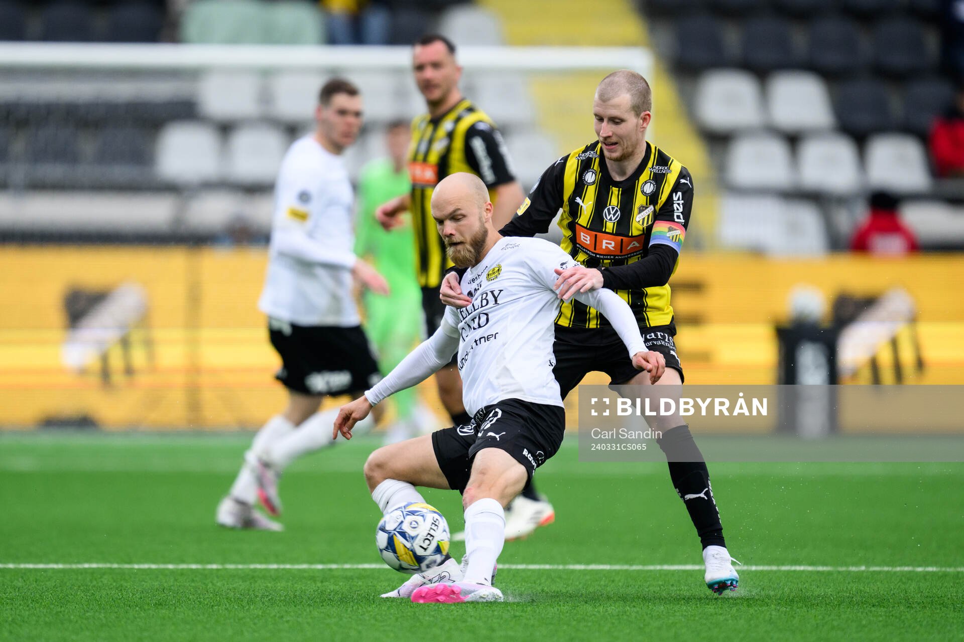 Mjällbys Viktor Gustafson och Häckens Simon Gustafson