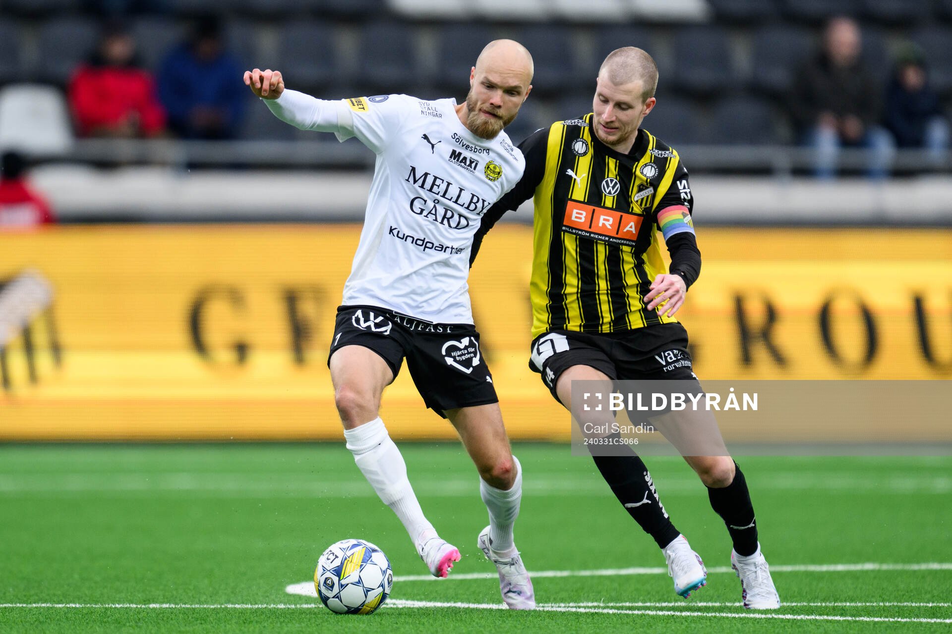 Mjällbys Viktor Gustafson och Häckens Simon Gustafson