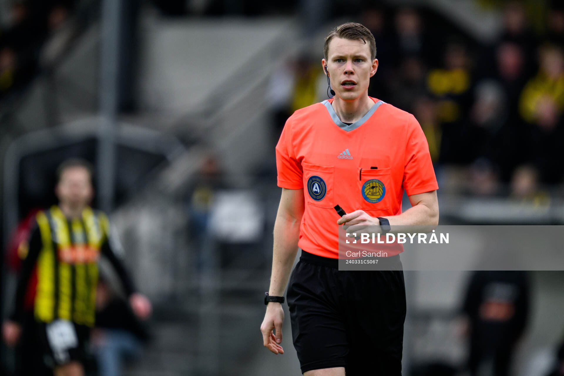 Domare Oscar Johnson under fotbollsmatchen i Allsvenskan mellan Häcken och Mjällby den 31 mars 2024 i Göteborg. 