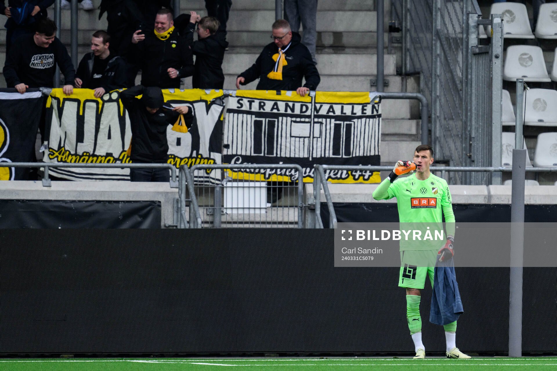 Häckens målvakt Andreas Linde deppar