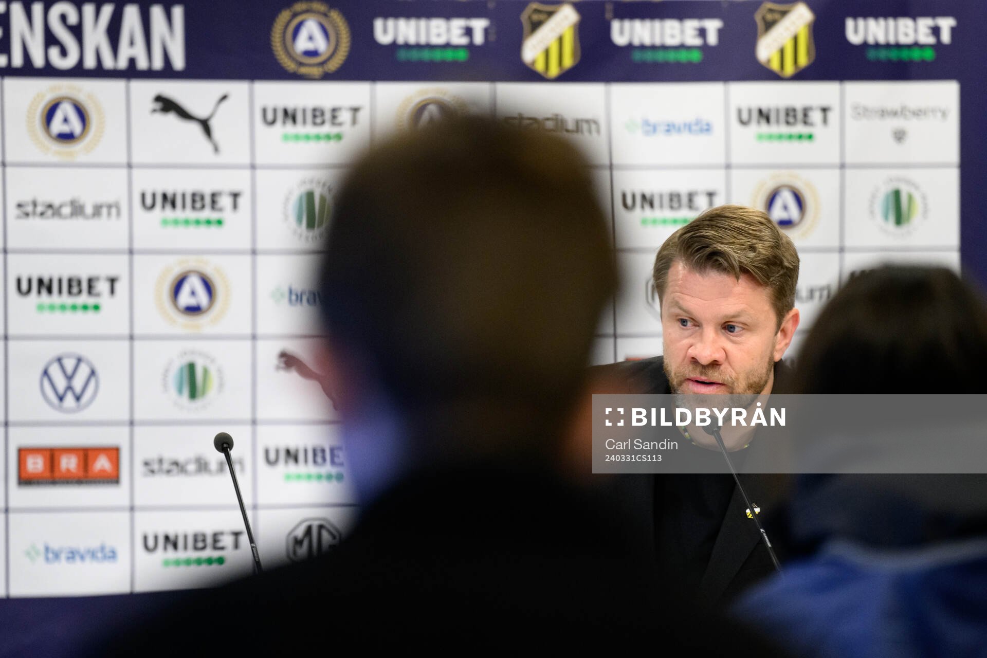 Häckens tränare Pål Arne Johansen på presskonferensen