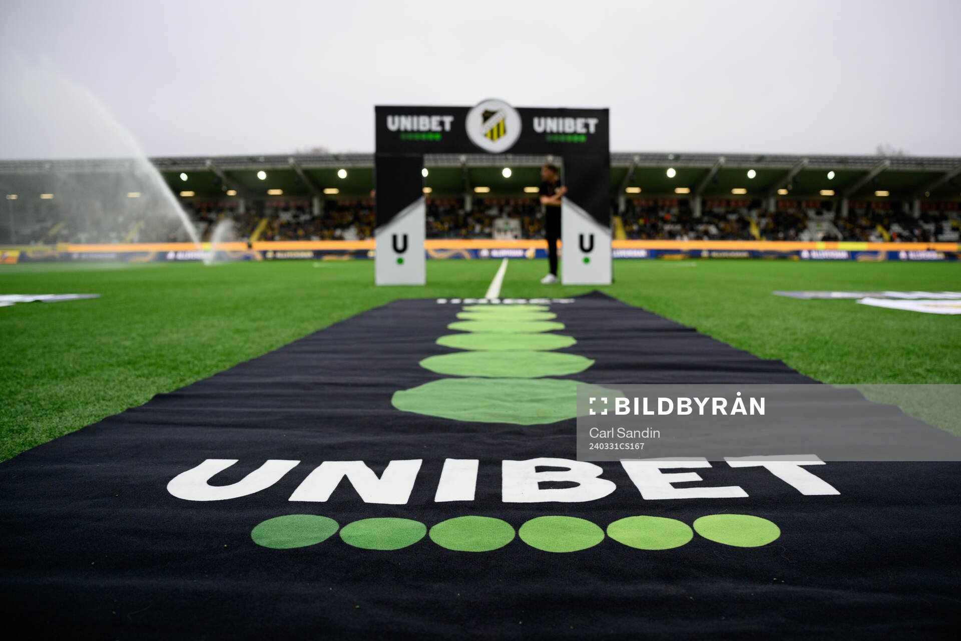 En matta från Unibet på planen