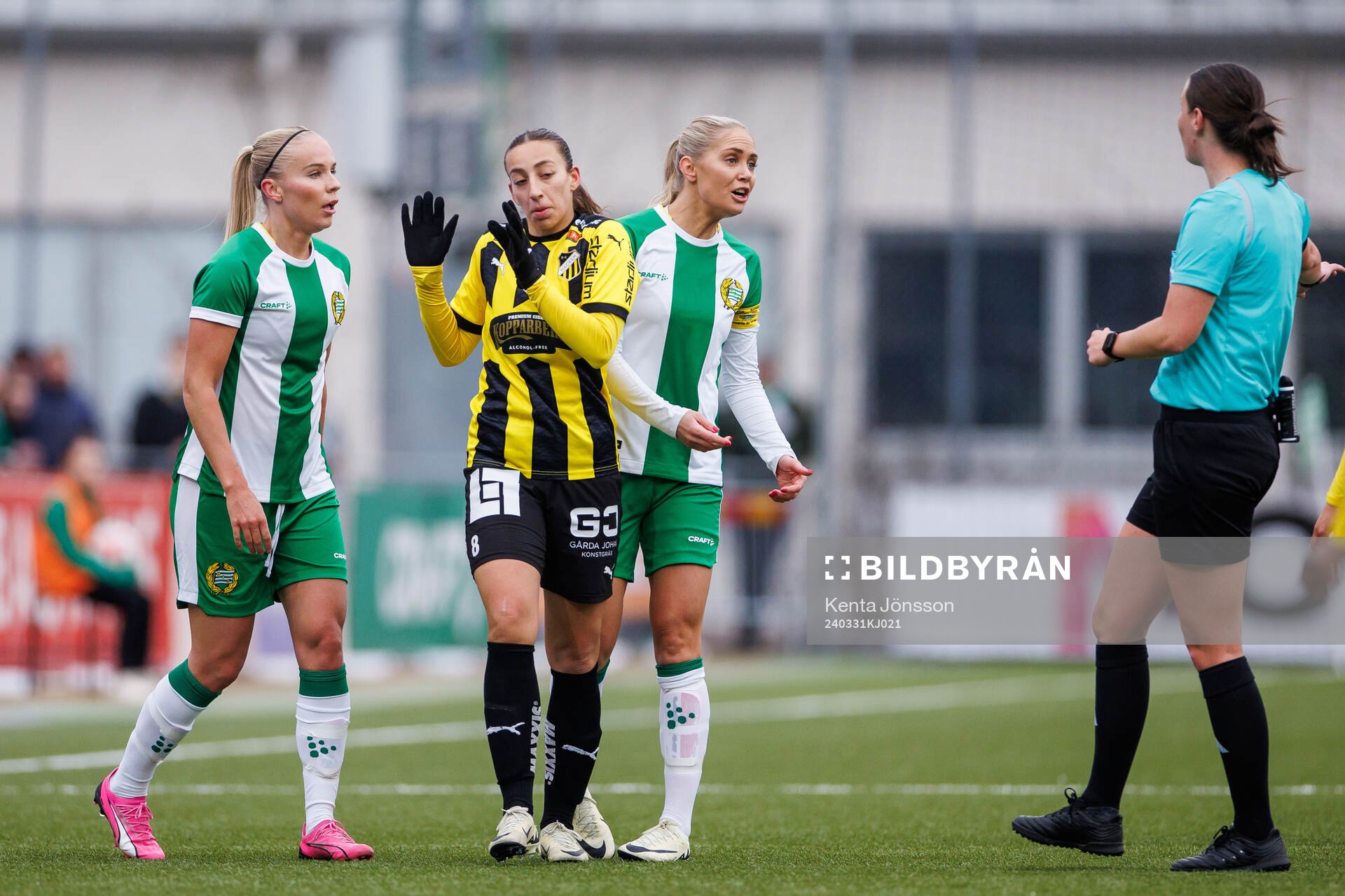 Hammarbys Alice Carlsson och Häckens Rusul Rosa Kafaji