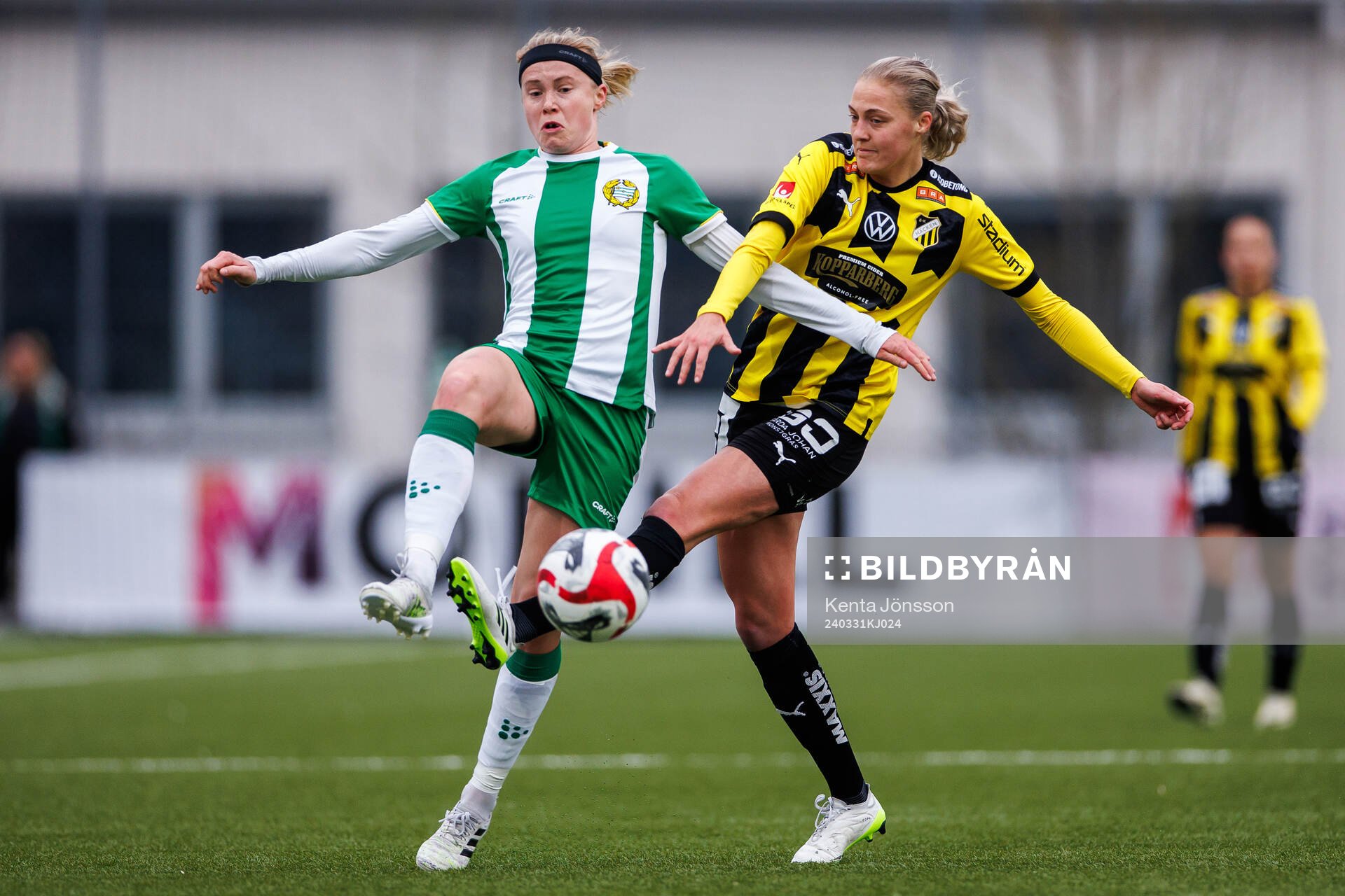 Hammarbys Julie Blakstad och Häckens Elma Junttila Nelhage