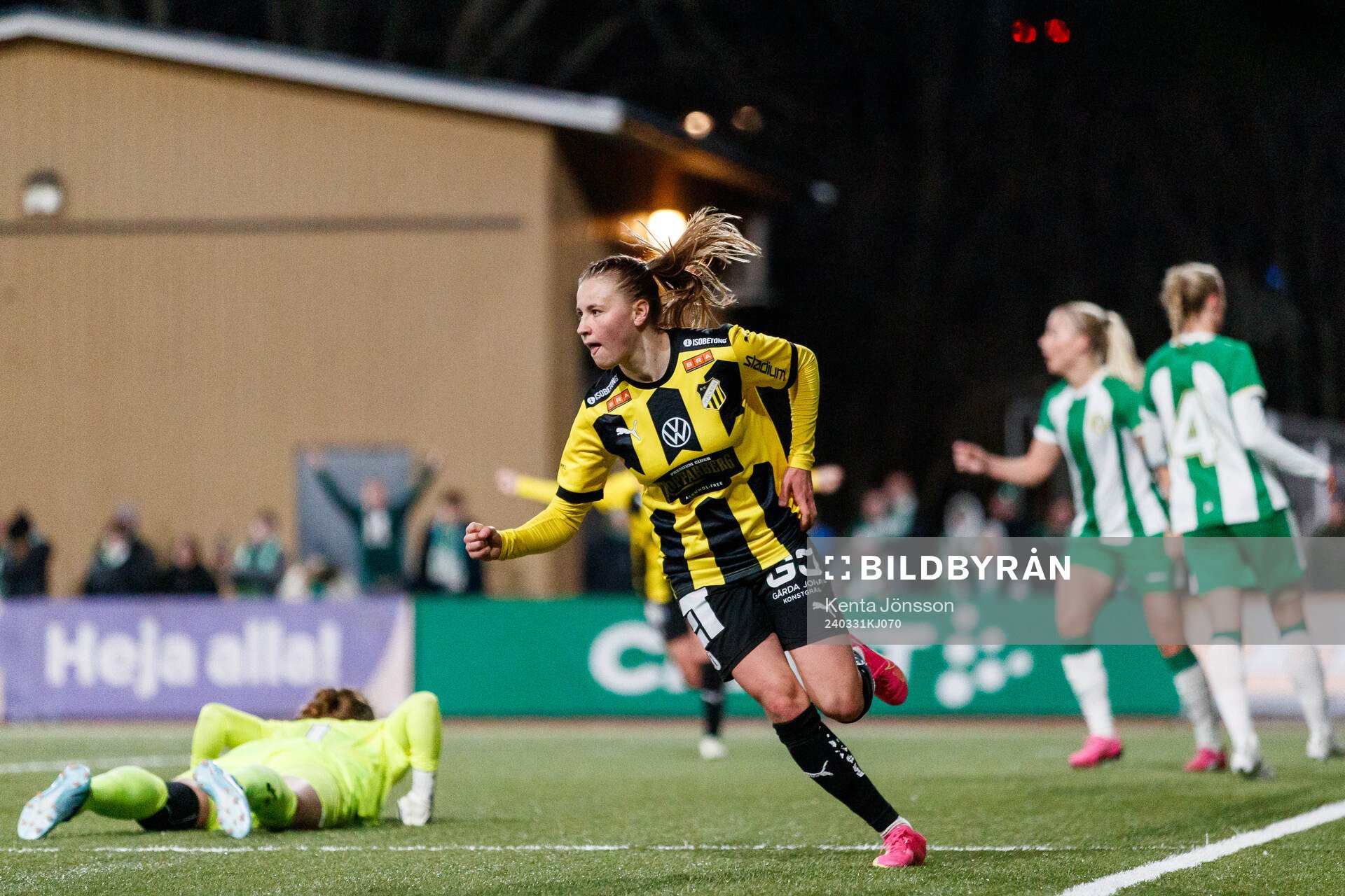 Häckens Katariina Kosola jublar