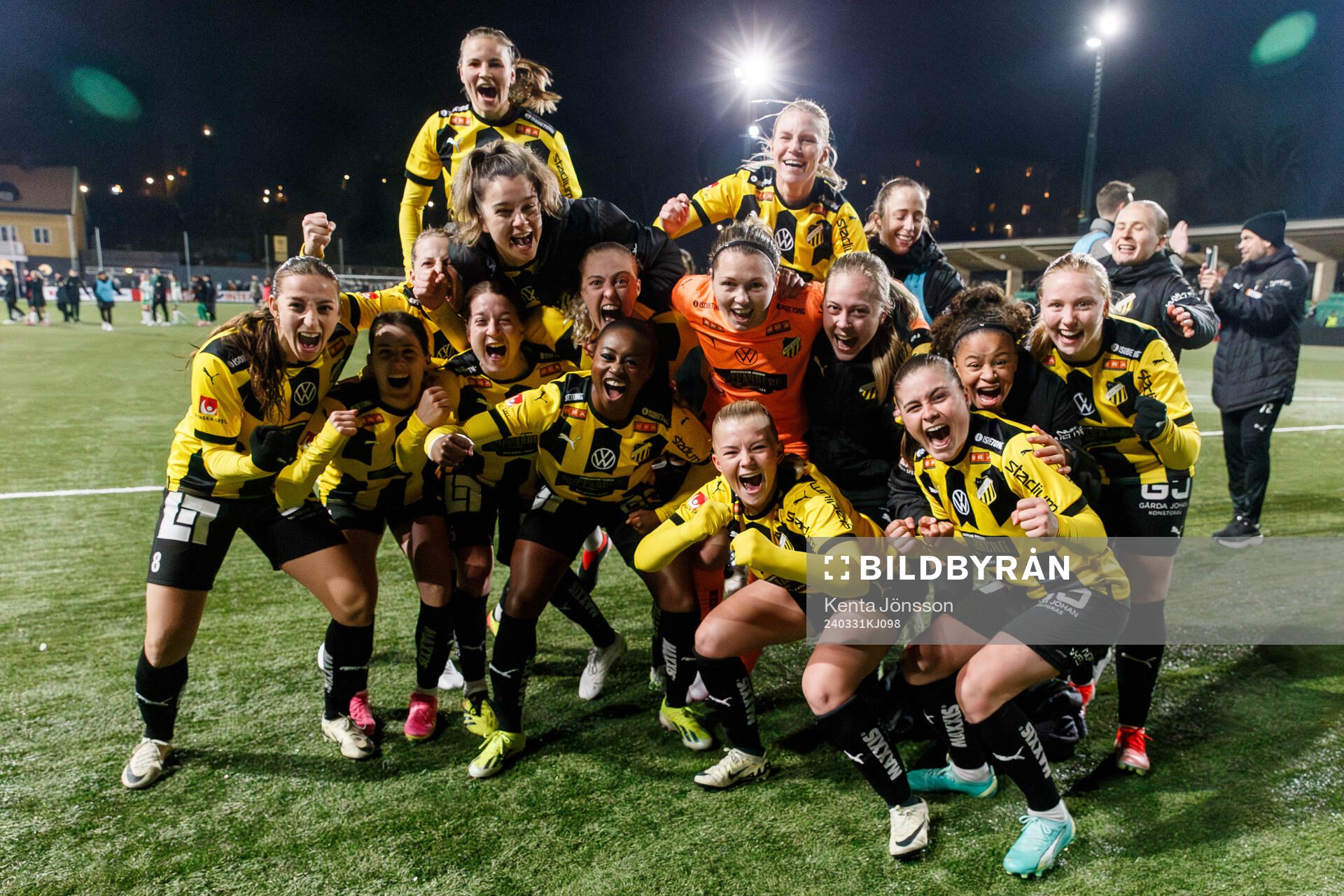 Häckens spelare jublar