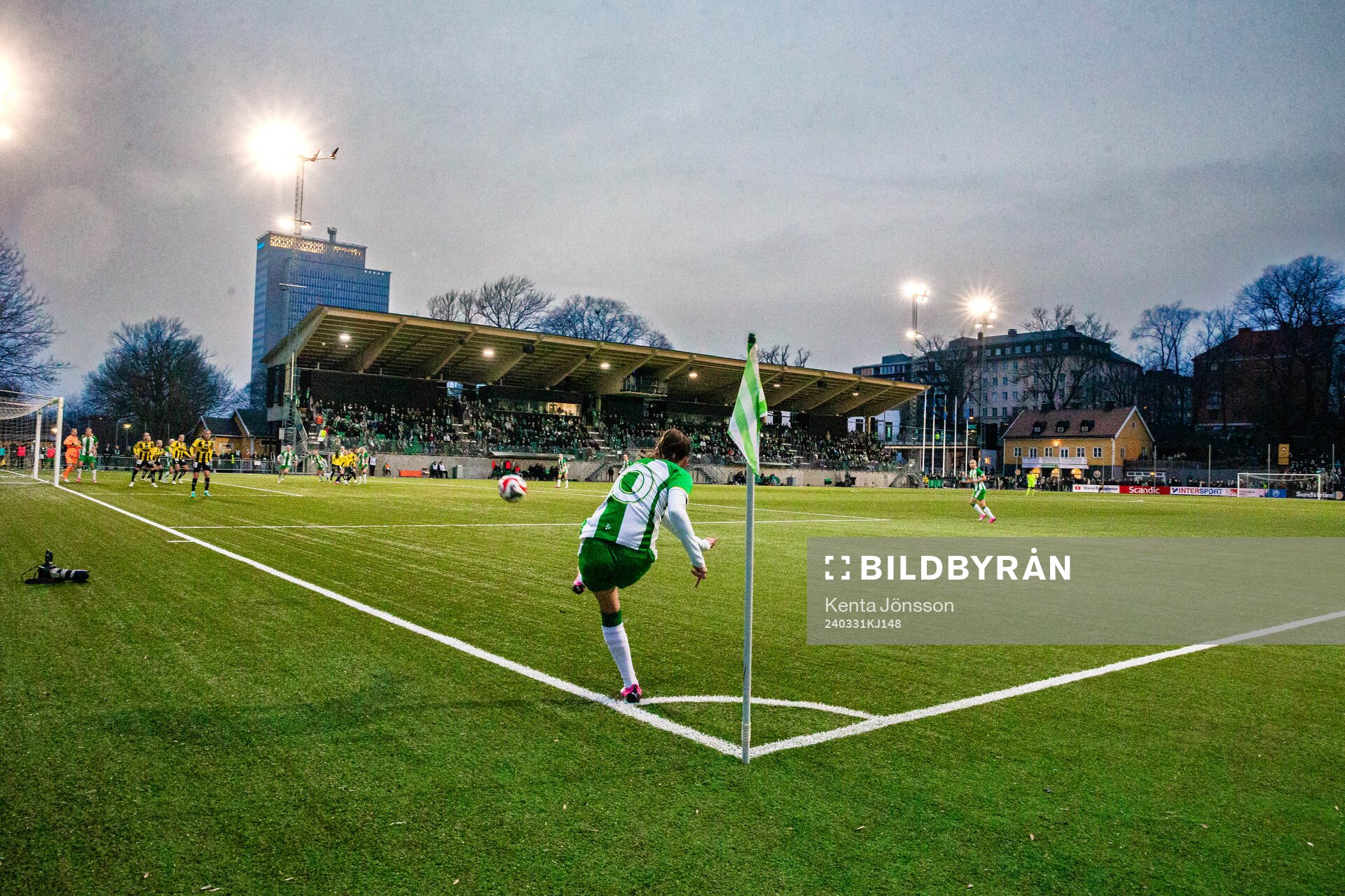 Hammarbys Smilla Vallotto med hörna på Hammarby IP