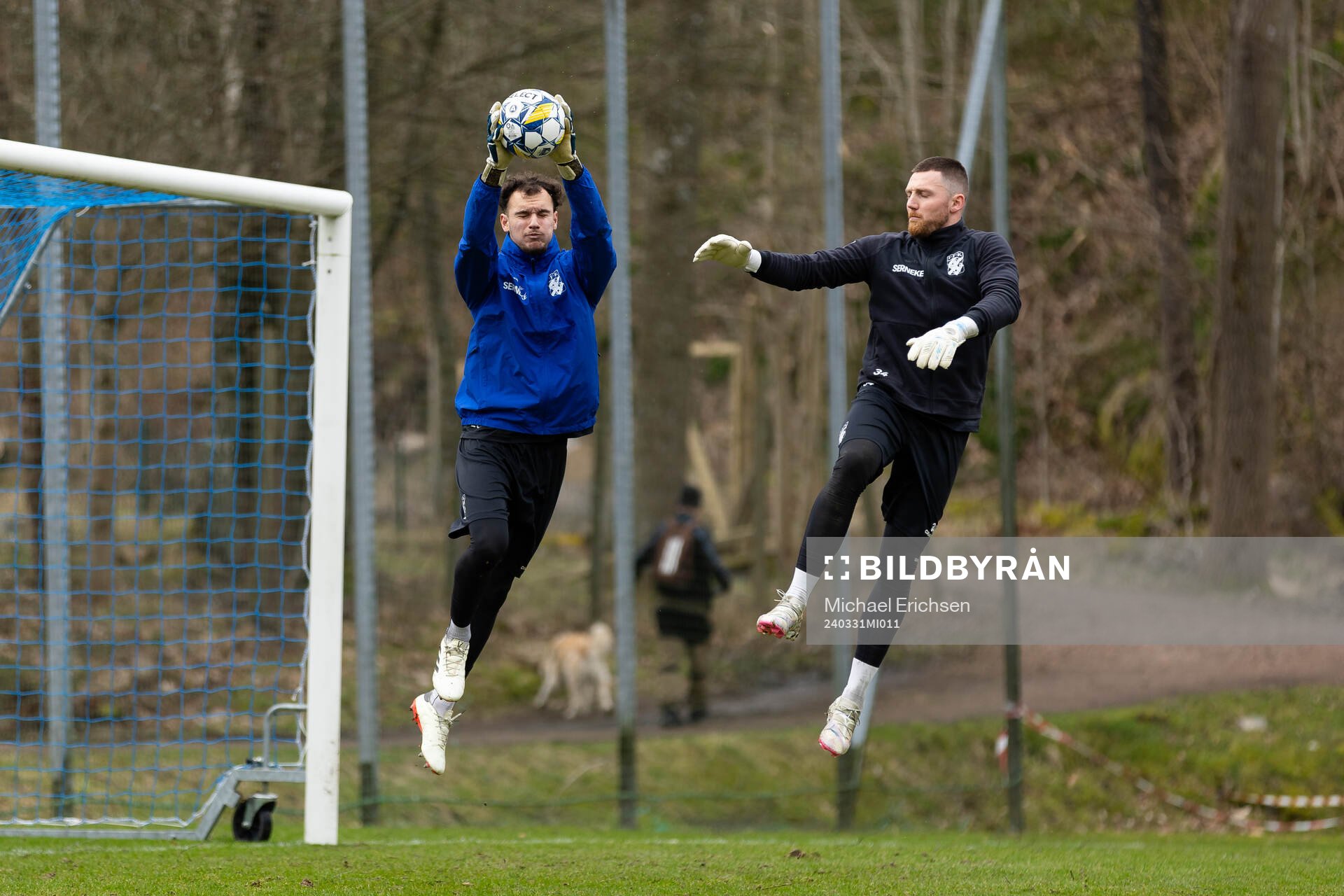 IFK Göteborgs målvakt Elis Bishesari och målvakt Anders