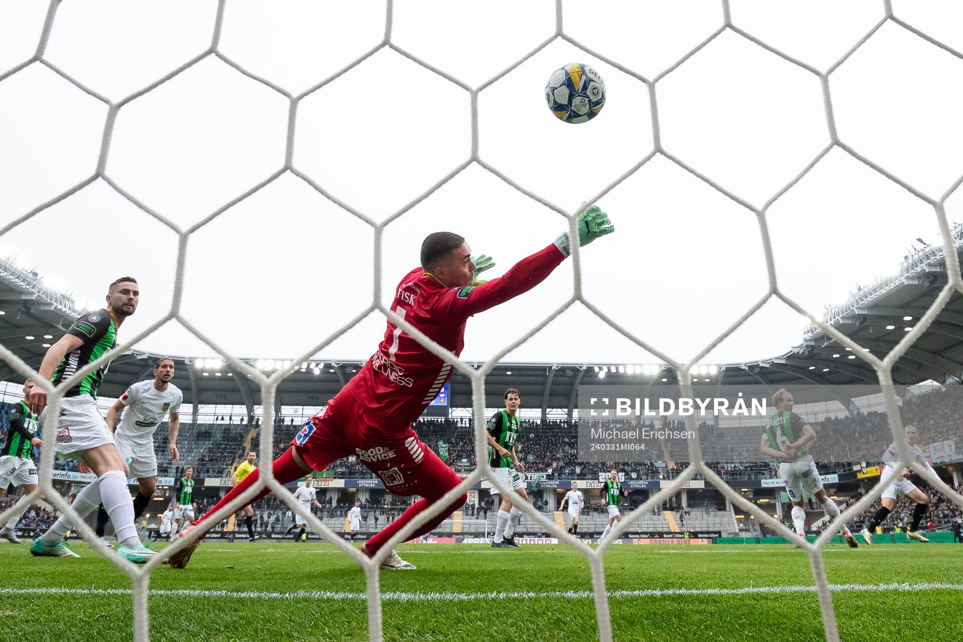 Brommapojkarnas Adam Skanning Jakobsen skjuter 0-1 i mål