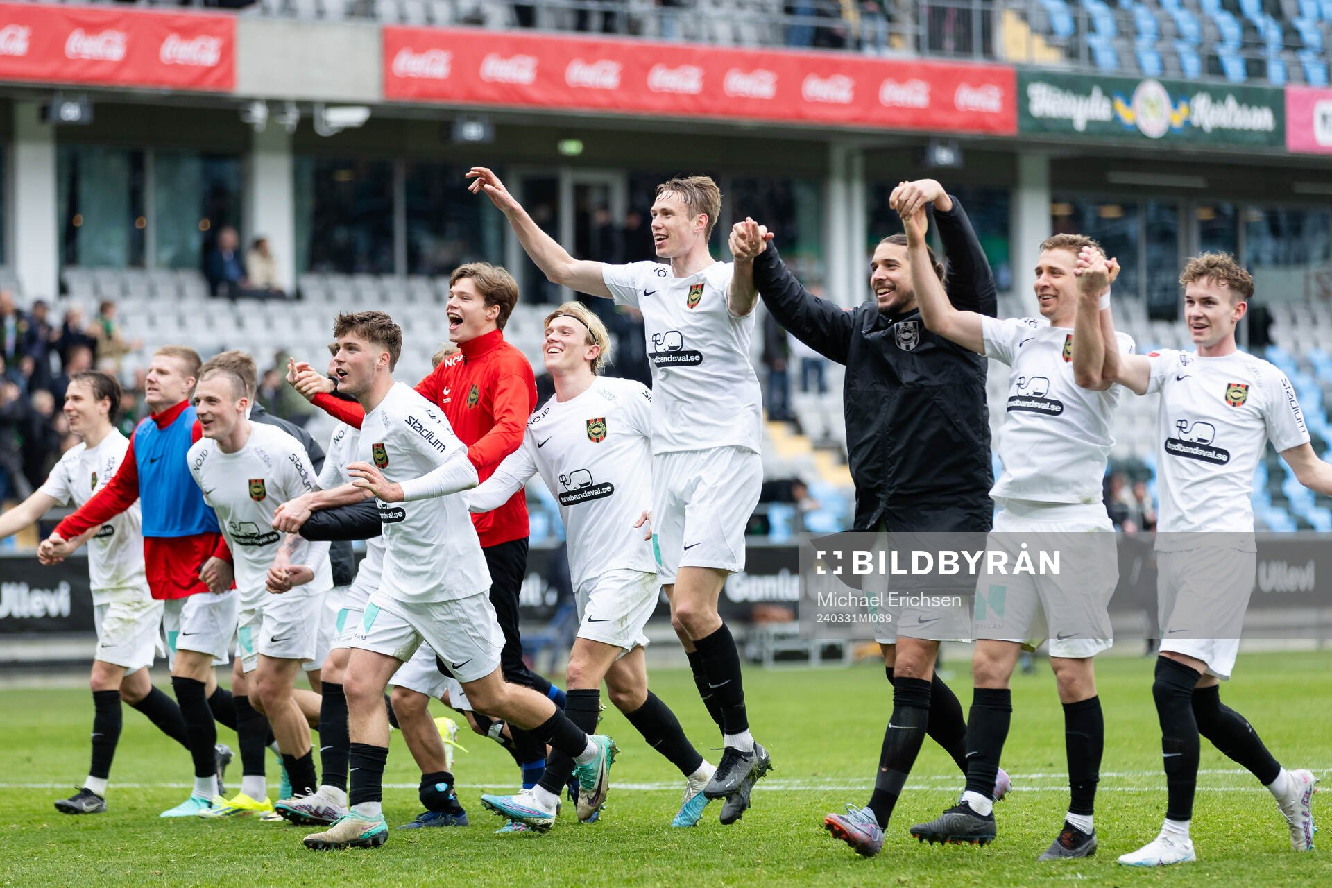 Brommapojkarnas spelare jublar