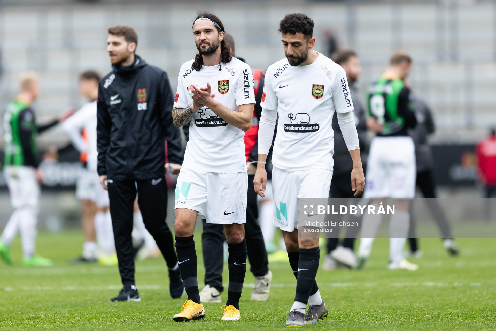 Brommapojkarnas Leonard Zuta och Daleho Irandust efter fotbollsmatchen i Allsvenskan mellan GAIS och Brommapojkarna den 31 mars 2024 i Göteborg. 