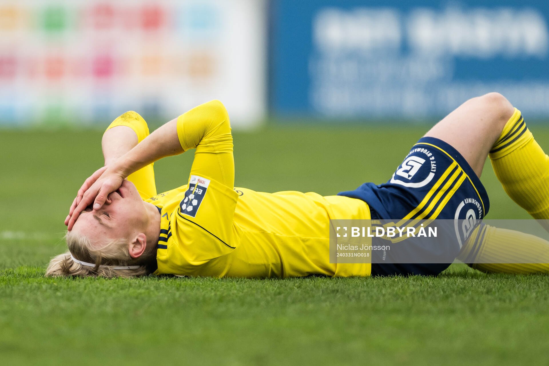 Ängelholms Leo Hedenberg har ont under fotbollsmatchen i Division 1 Södra mellan Ängelholm och Norrby IF den 31 mars 2024 i Ängelholm.