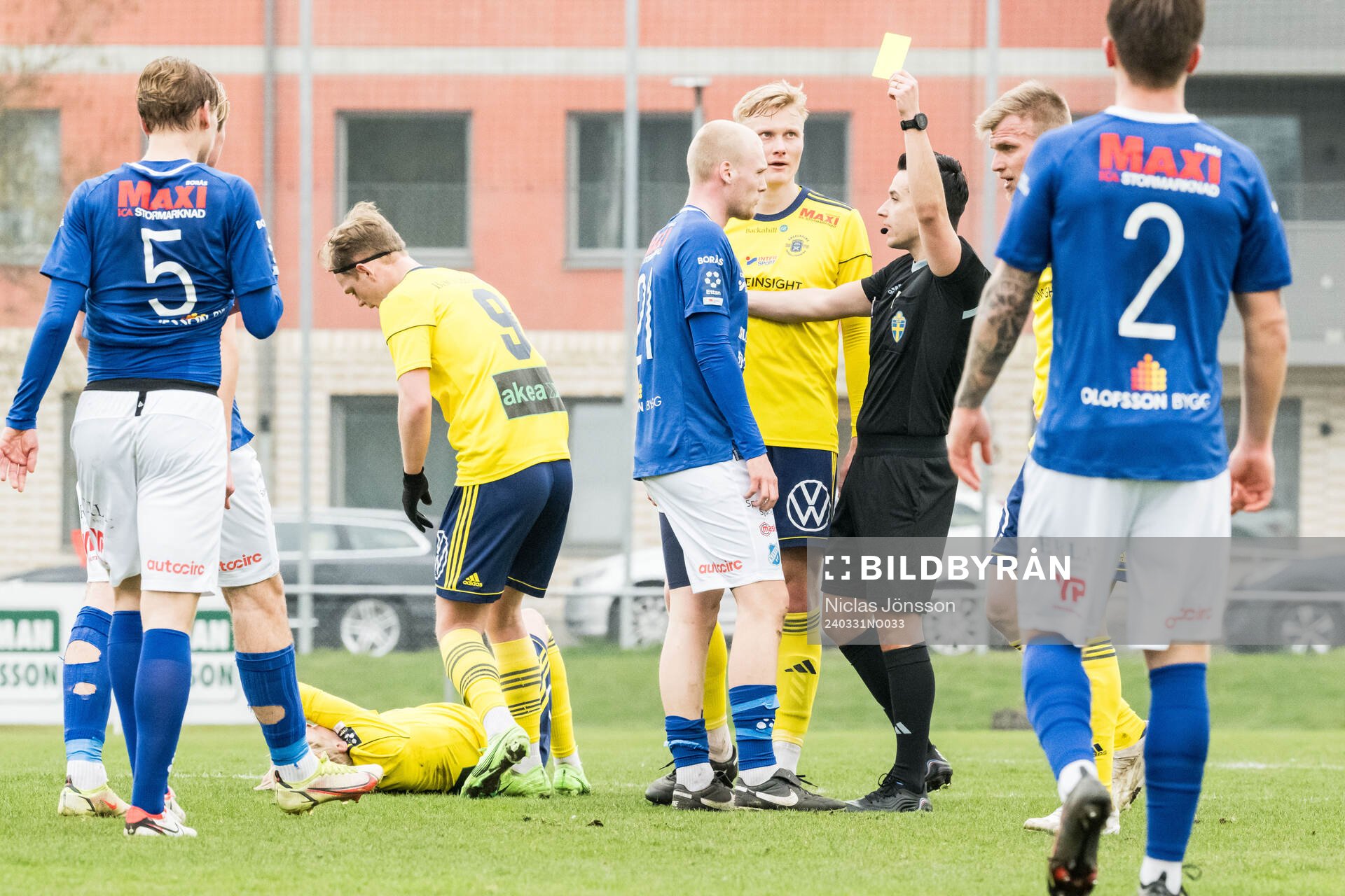 Norrby IFs Andreas Hansen Får gult kort