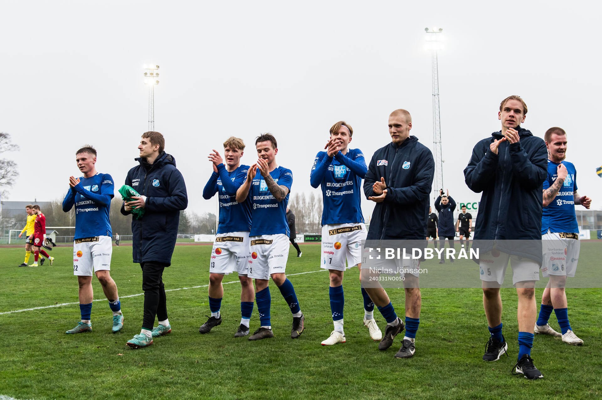 Norrby IFs spelarna jublar