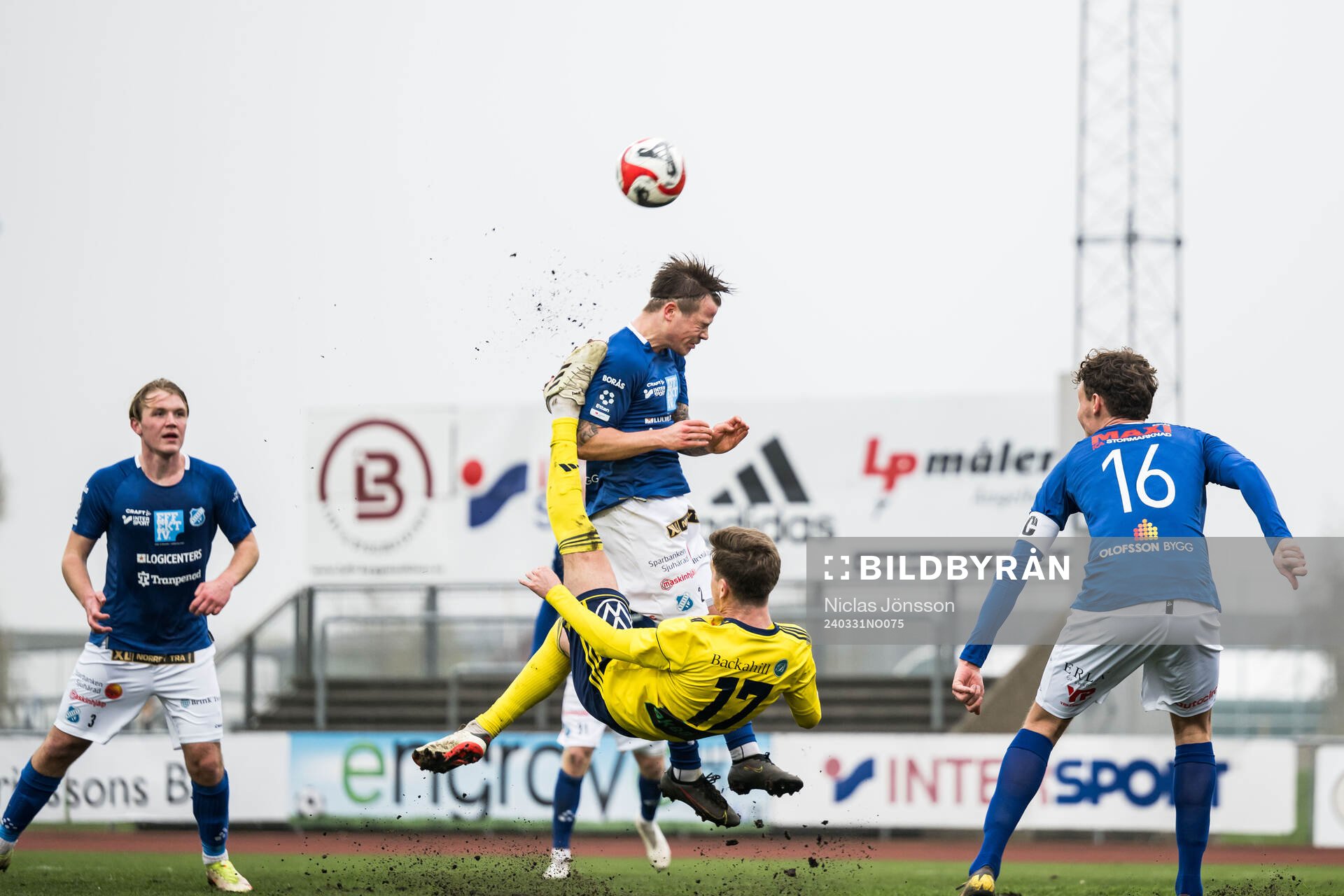 Norrby IFs Anton Pärleholt och Ängelholms Niklas Svensson