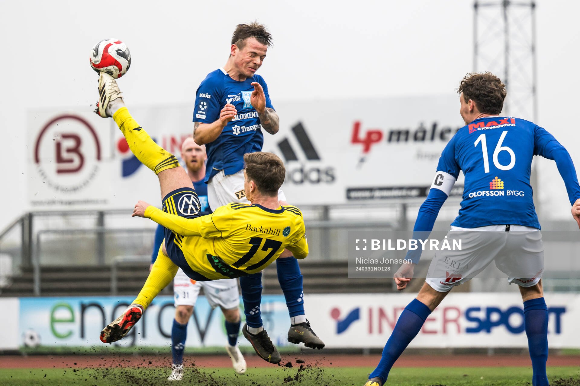 Ängelholms Niklas Svensson  och Norrby IFs Anton Pärleholt
