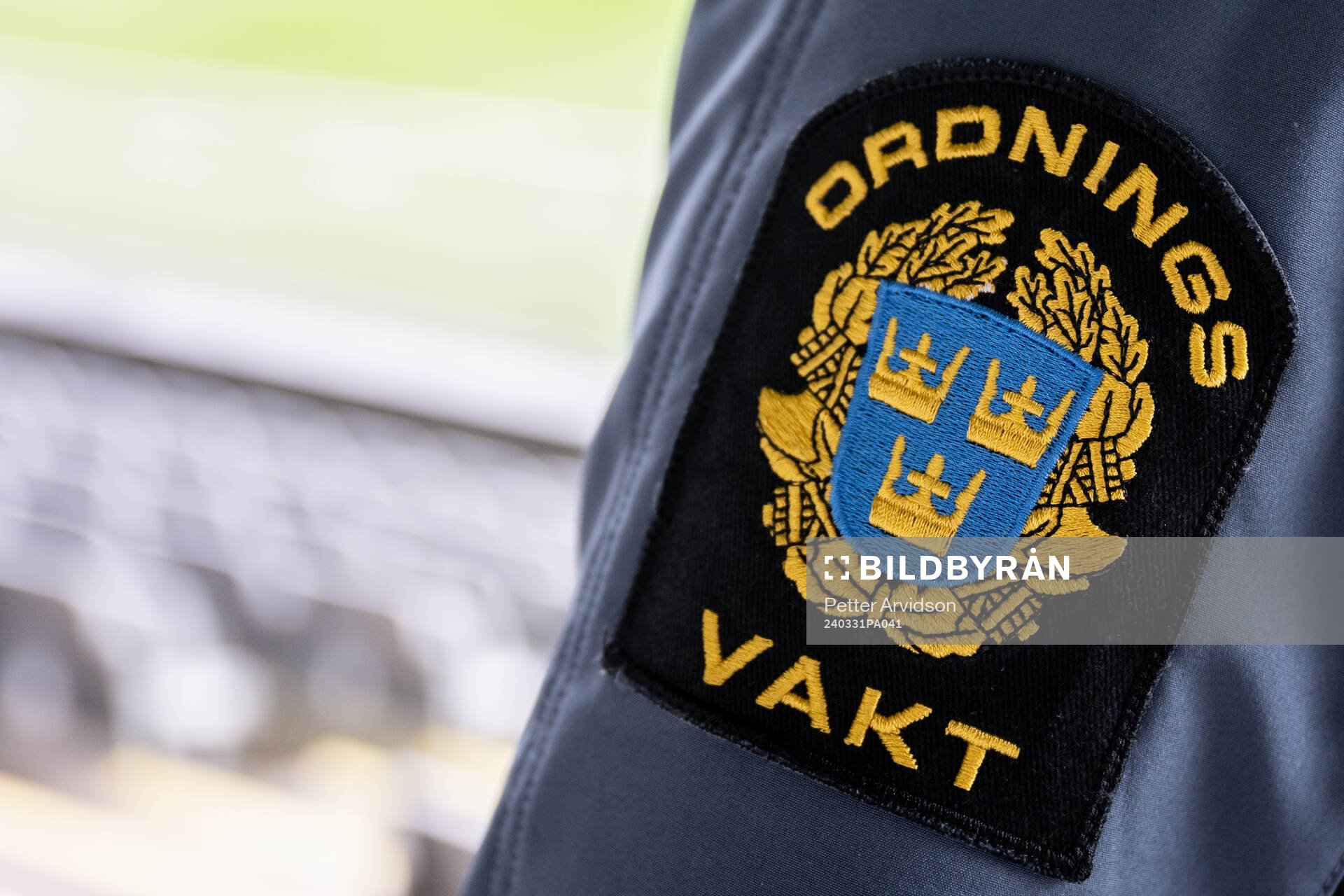 Emblemet på en ordningsvakt inför fotbollsmatchen i Superettan mellan Landskrona och Sandvikens IF den 31 mars 2024 i Landskrona. 