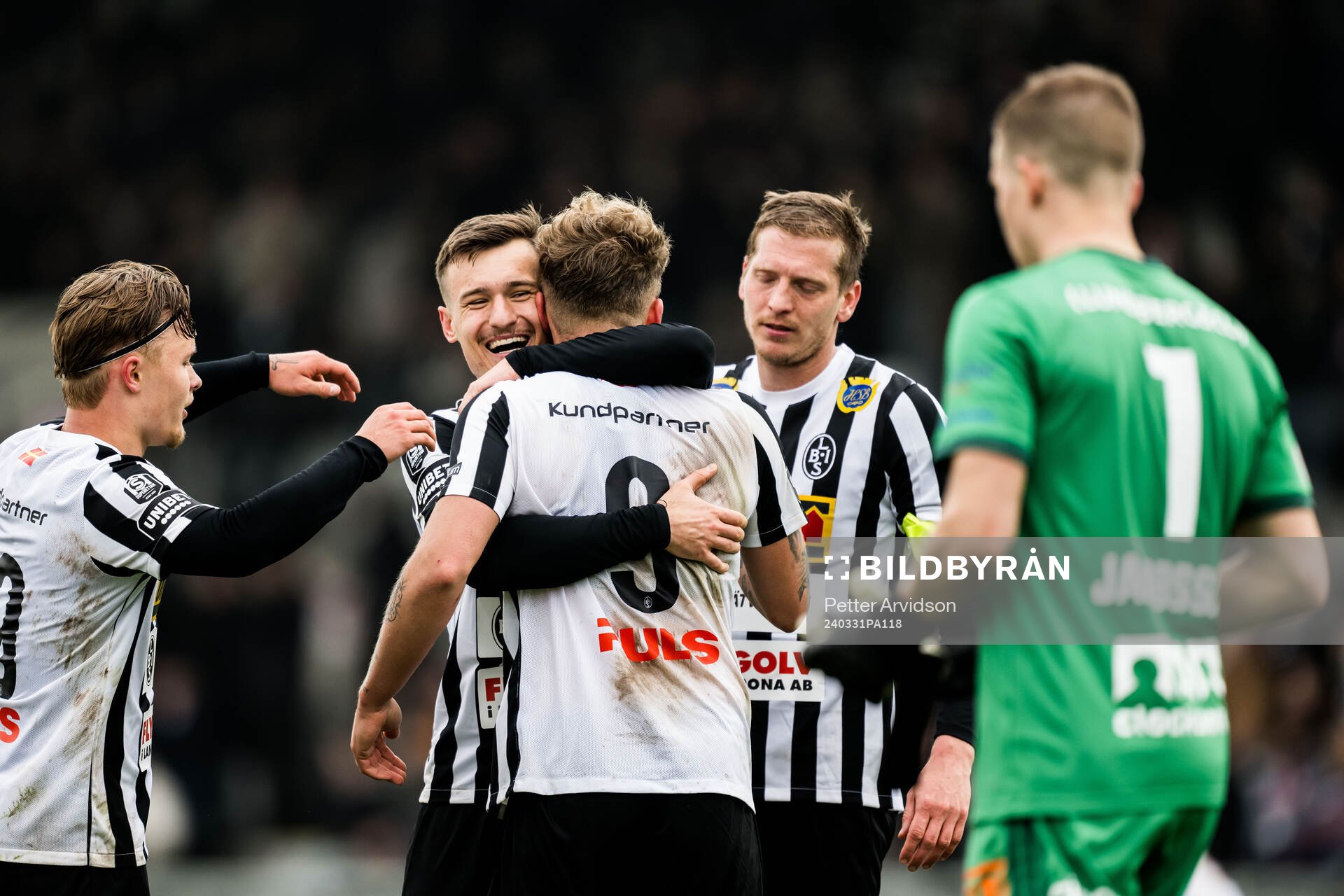 Landskronas Robin Dzabic och Frederik Ihler jublar