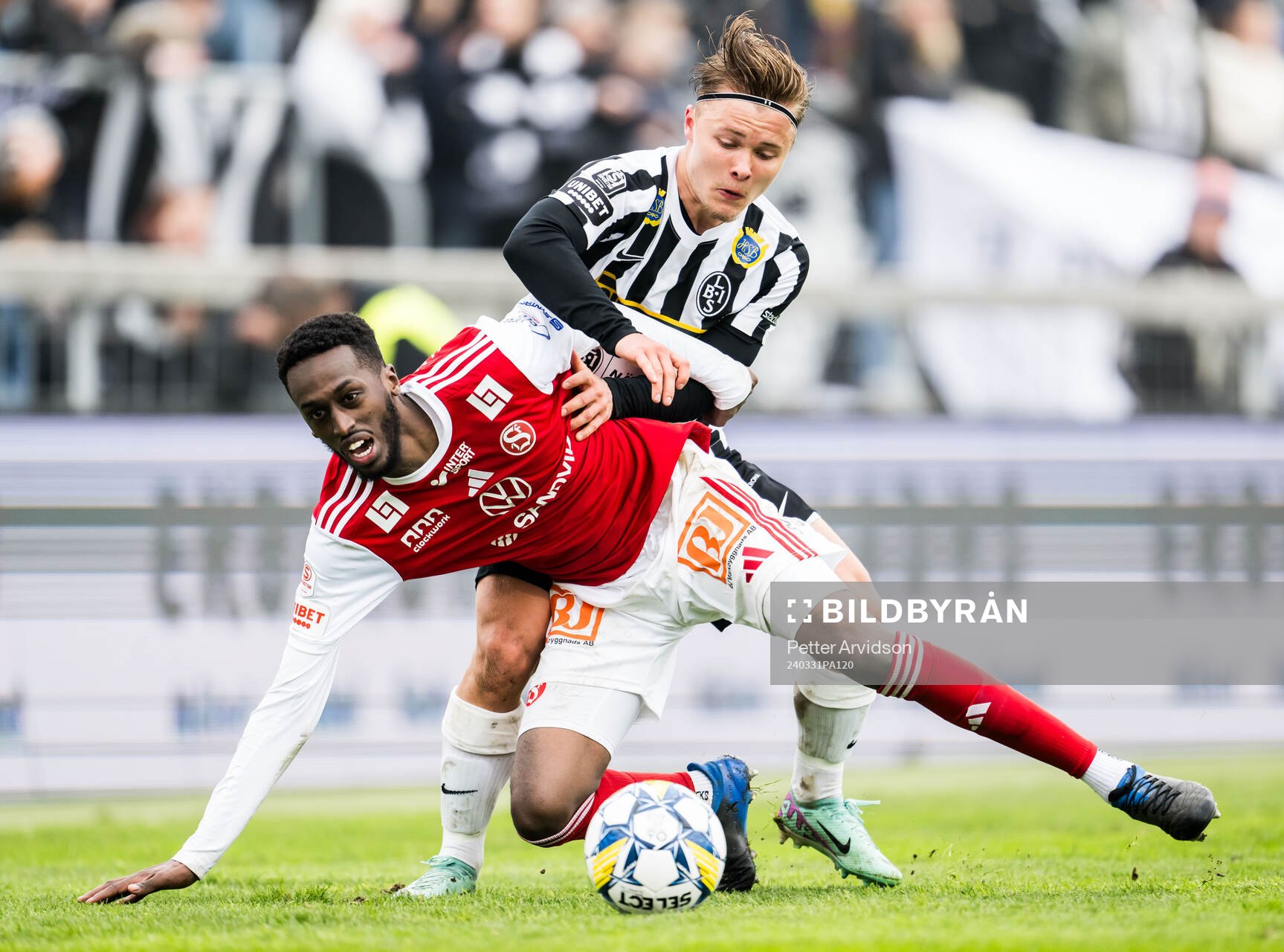 Sandvikens IFs Mohammed Mahammed och Landskronas Vincent