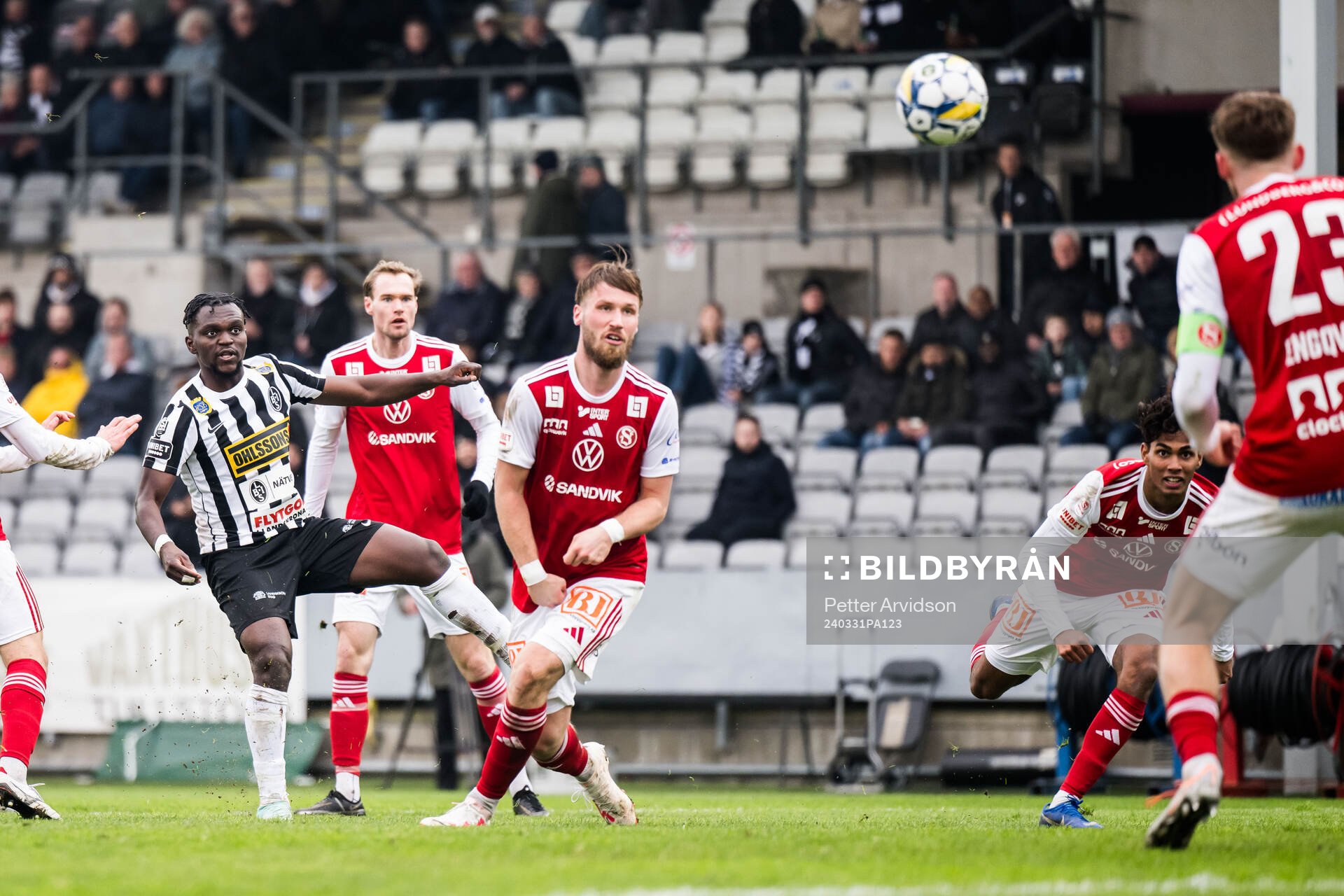 Landskronas Kofi Asare skjuter in 4-0 målet förbi
