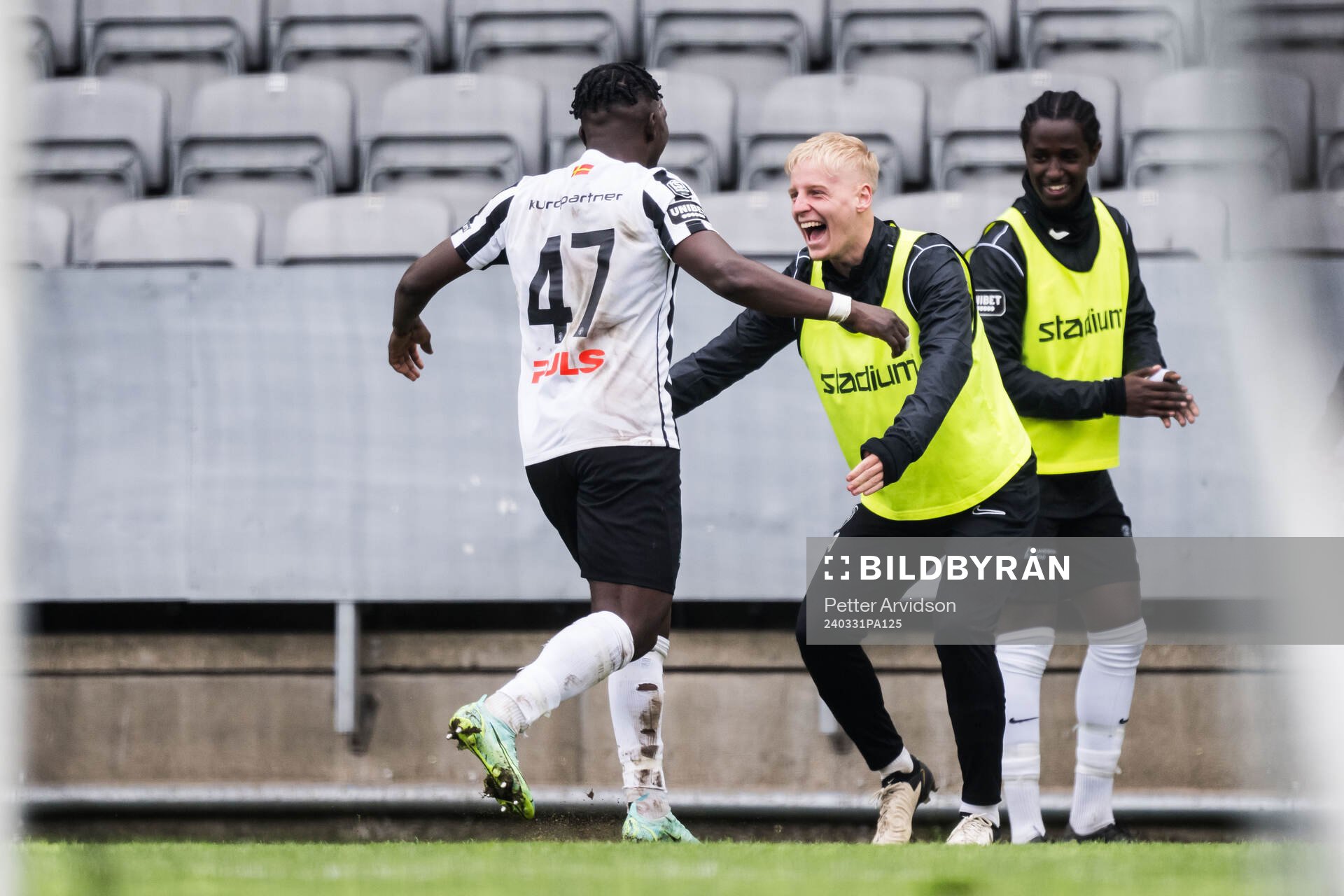 Landskronas Kofi Asare och Emil Lindman jublar