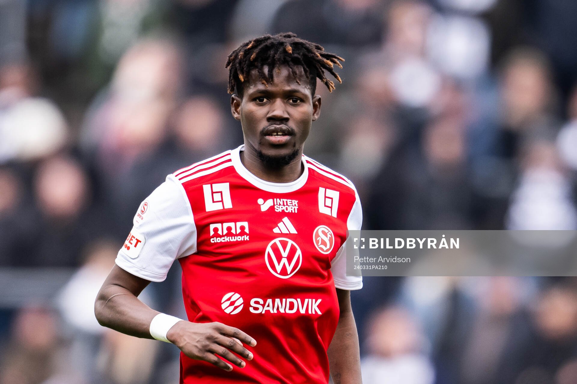 Sandvikens IFs Mamadou Kouyate under fotbollsmatchen i Superettan mellan Landskrona och Sandvikens IF den 31 mars 2024 i Landskrona.
