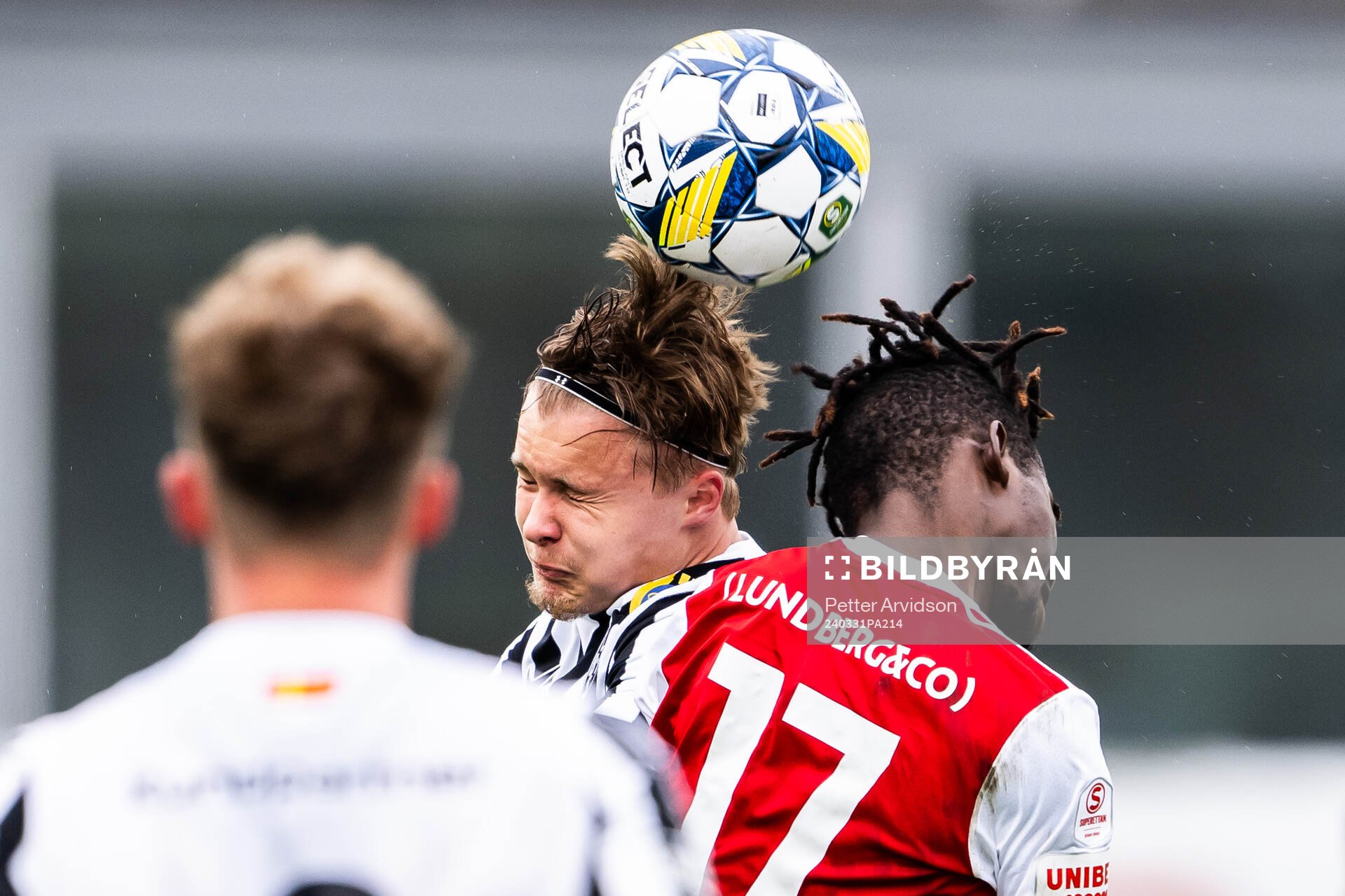 Landskronas Vincent Sundberg och Sandvikens IFs Mamadou