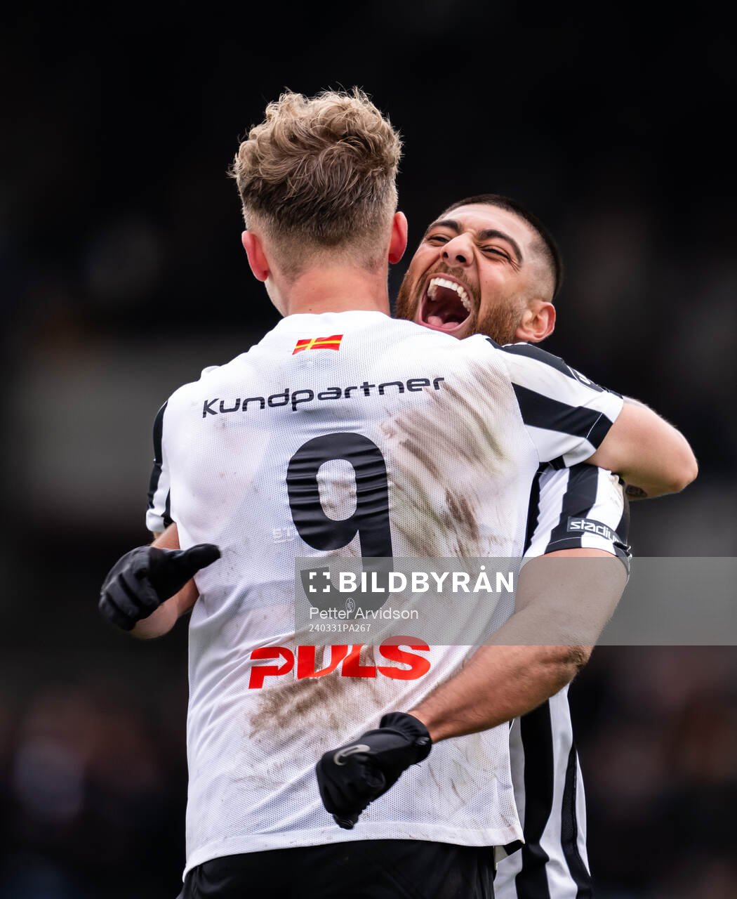 Landskronas Frederik Ihler och Rassa Rahmani jublar efter 3-0 målet under fotbollsmatchen i Superettan mellan Landskrona och Sandvikens IF den 31 mars 2024 i Landskrona.