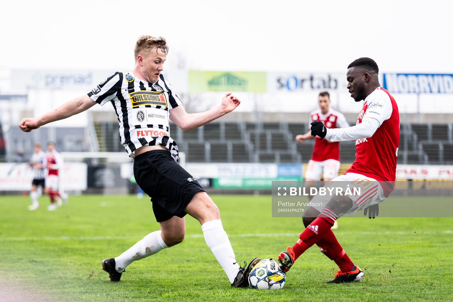 Landskronas Jesper Strid och Sandvikens IFs Mohammed Sadat
