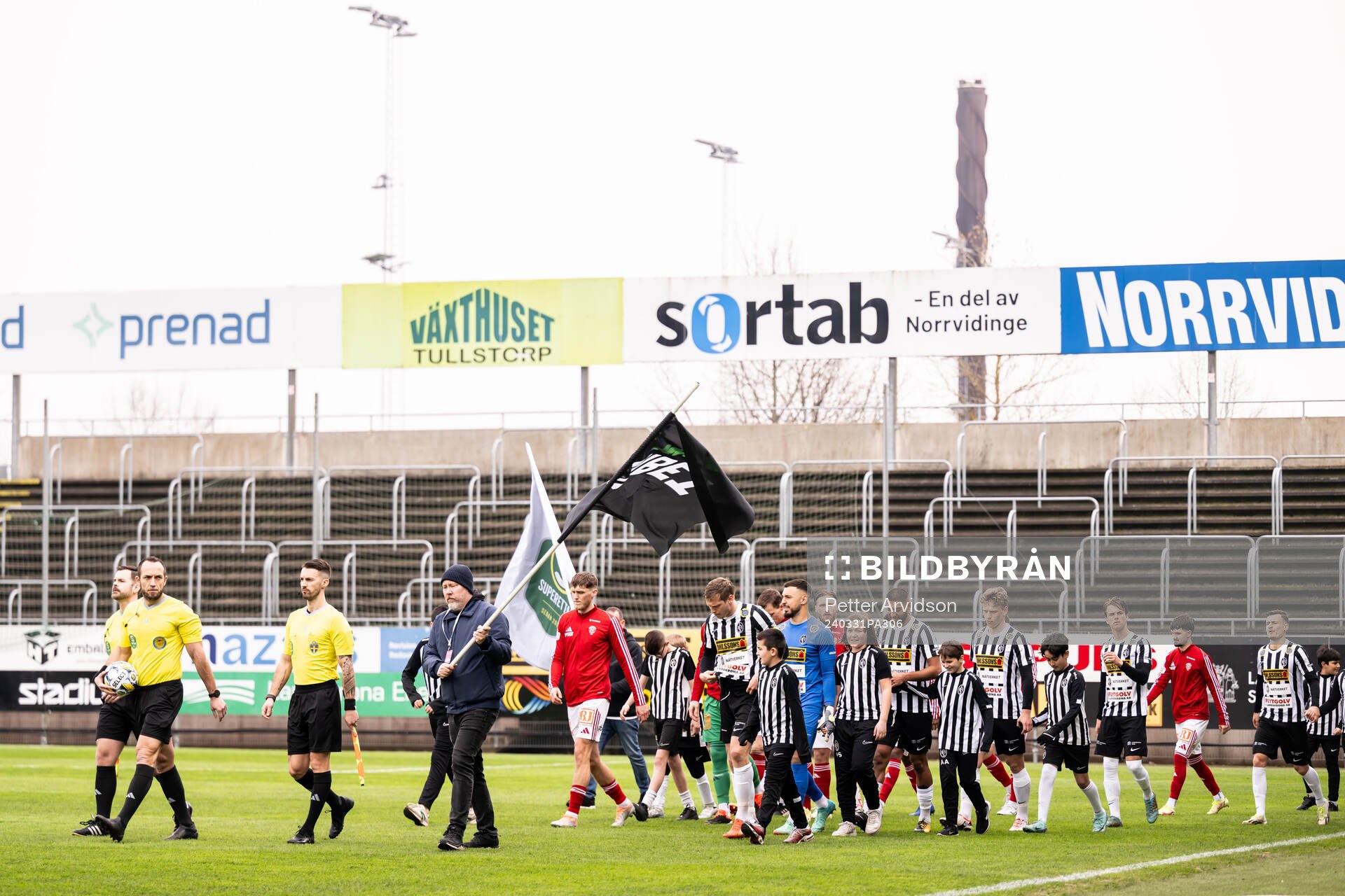 Spelarna gör entré