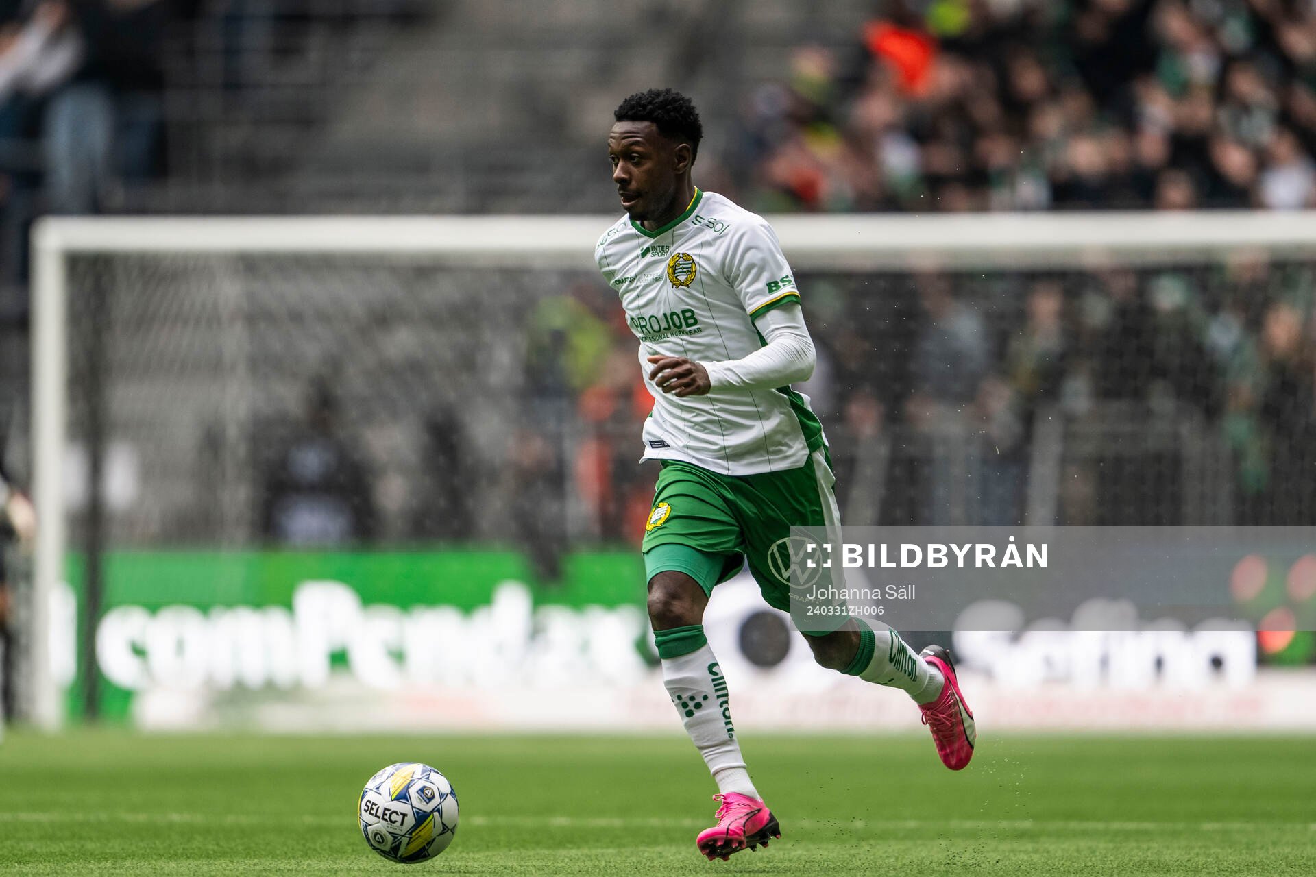 Hammarbys Shaquille Pinas under fotbollsmatchen i Allsvenskan mellan Hammarby och Kalmar den 31 mars 2024 i Stockholm. 