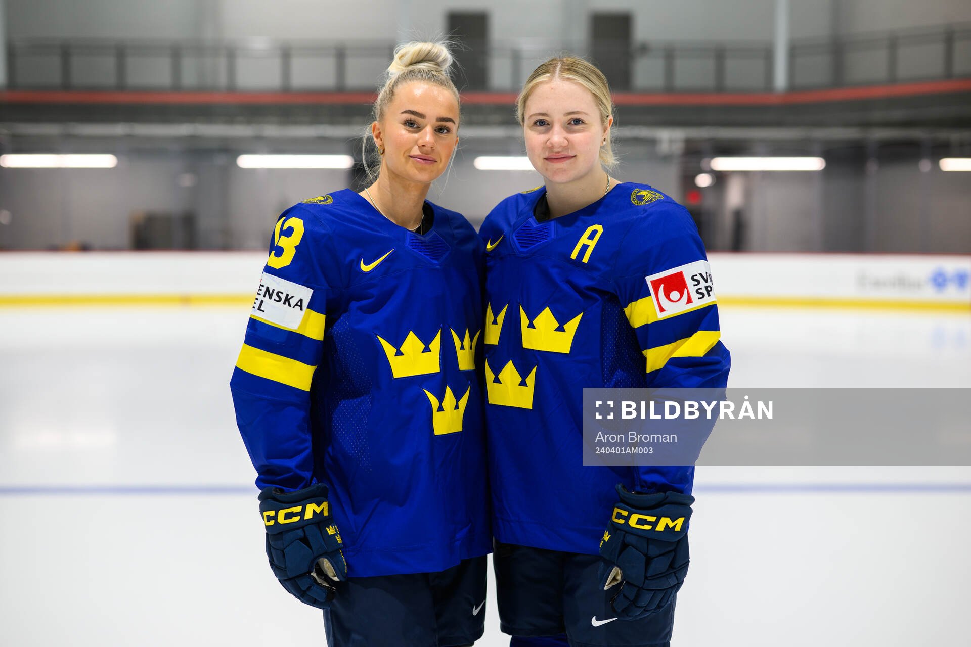 Wilma Sundin and Lina Ljungblom of Sweden at a team photo